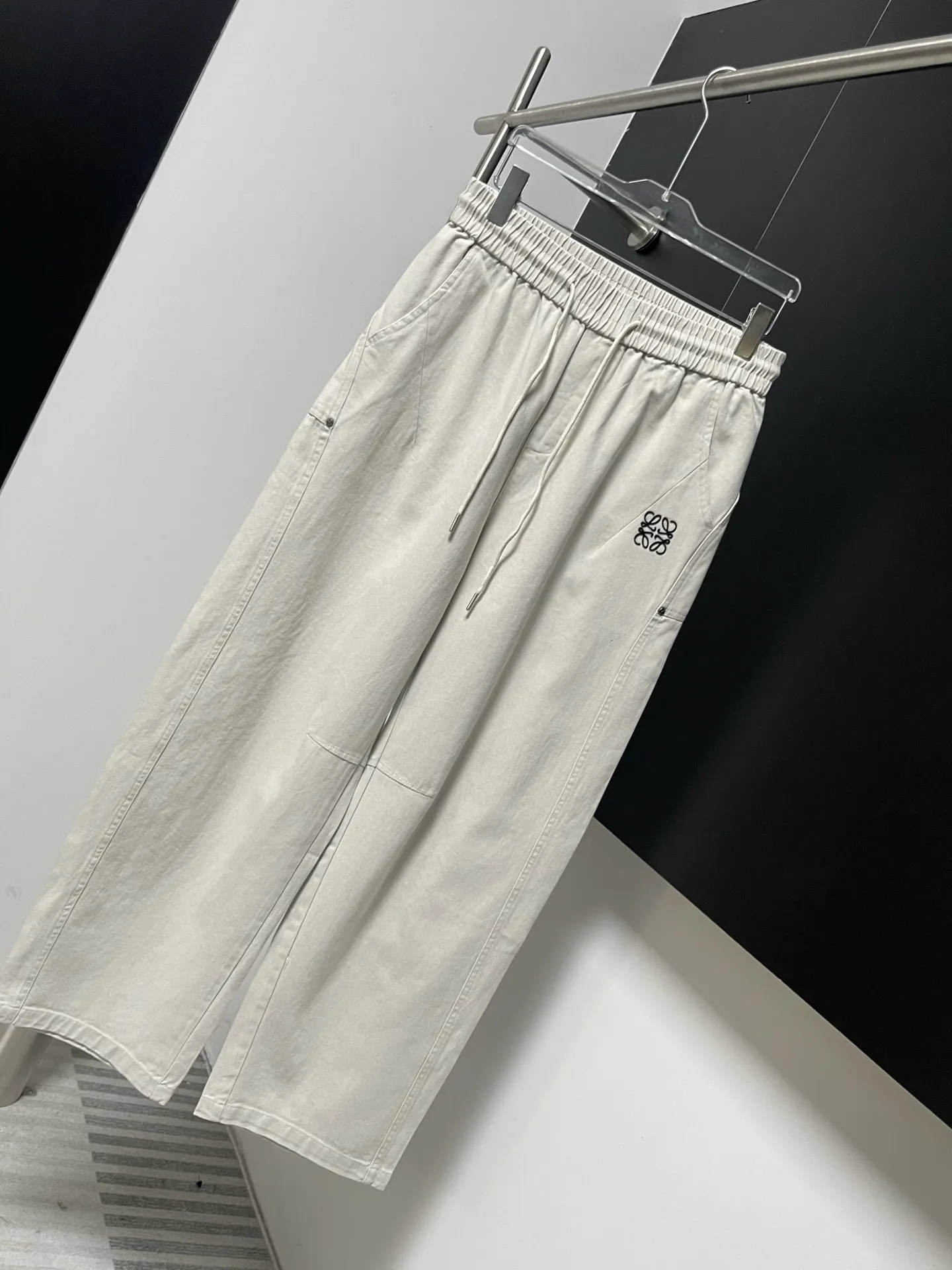 Logo-Print Straight-Leg Canvas Trousers D20023924 — view 2