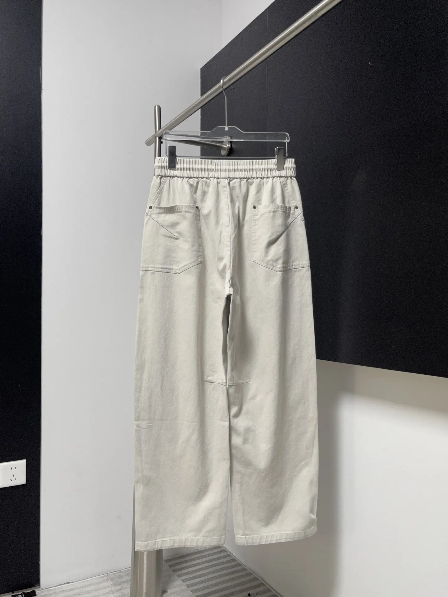 Logo-Print Straight-Leg Canvas Trousers D20023924 — view 7