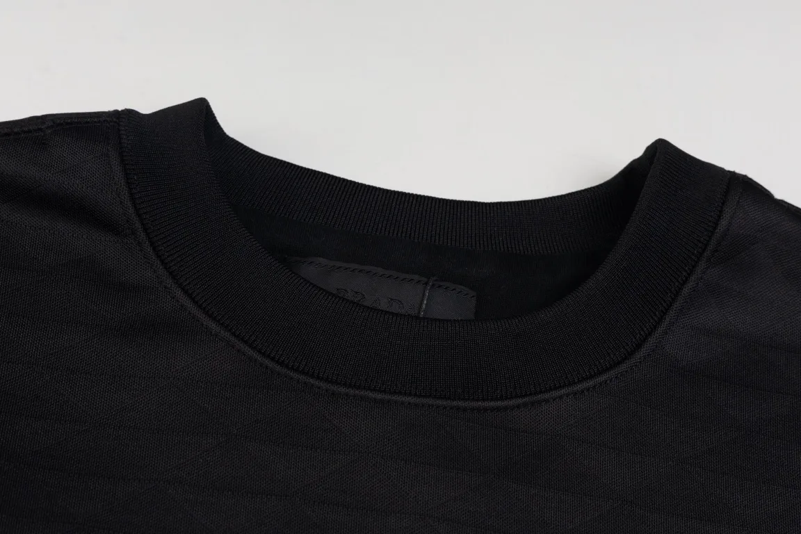Triangle Jacquard Crew-Neck Sweatshirt D20021195 — view 7