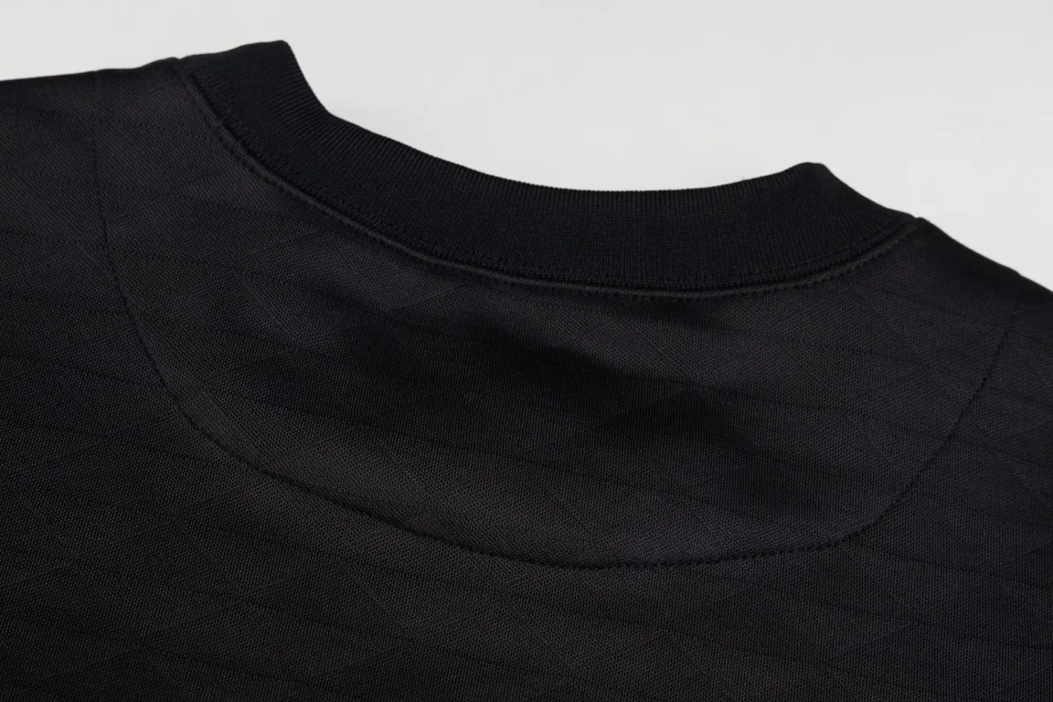 Triangle Jacquard Crew-Neck Sweatshirt D20021195 — view 8
