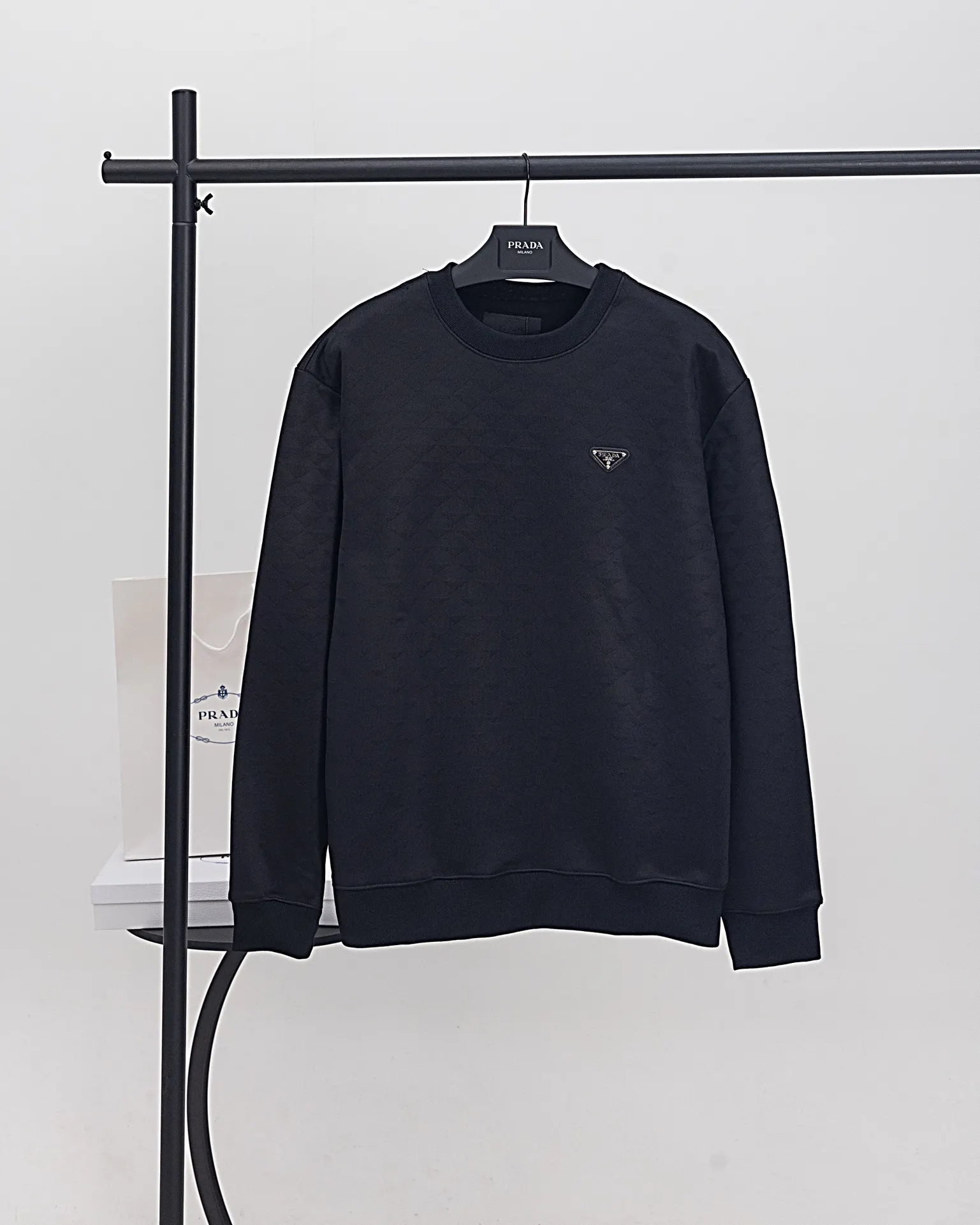 Triangle Jacquard Crew-Neck Sweatshirt D20021194