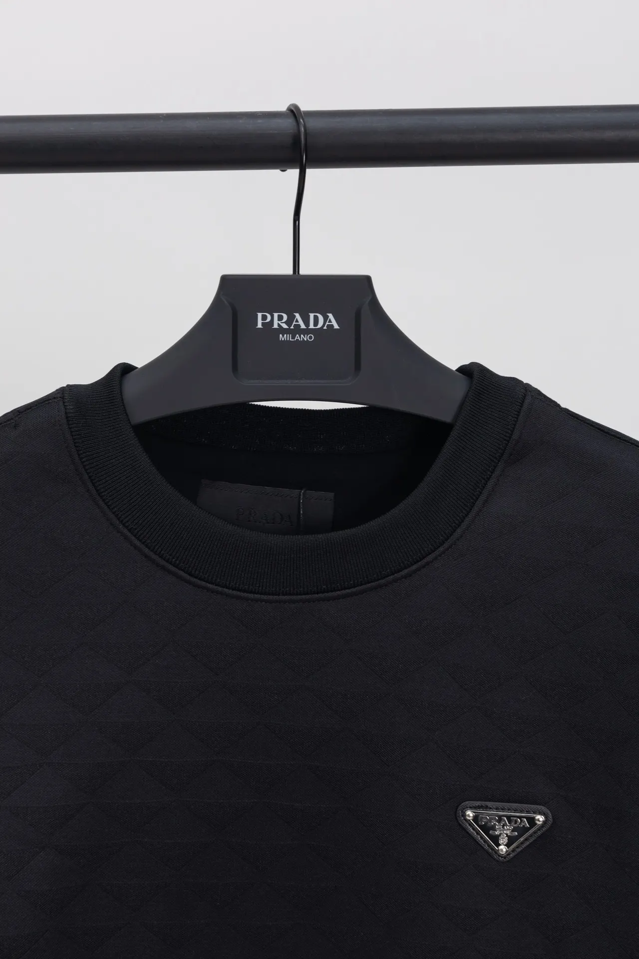 Triangle Jacquard Crew-Neck Sweatshirt D20021194 — view 3