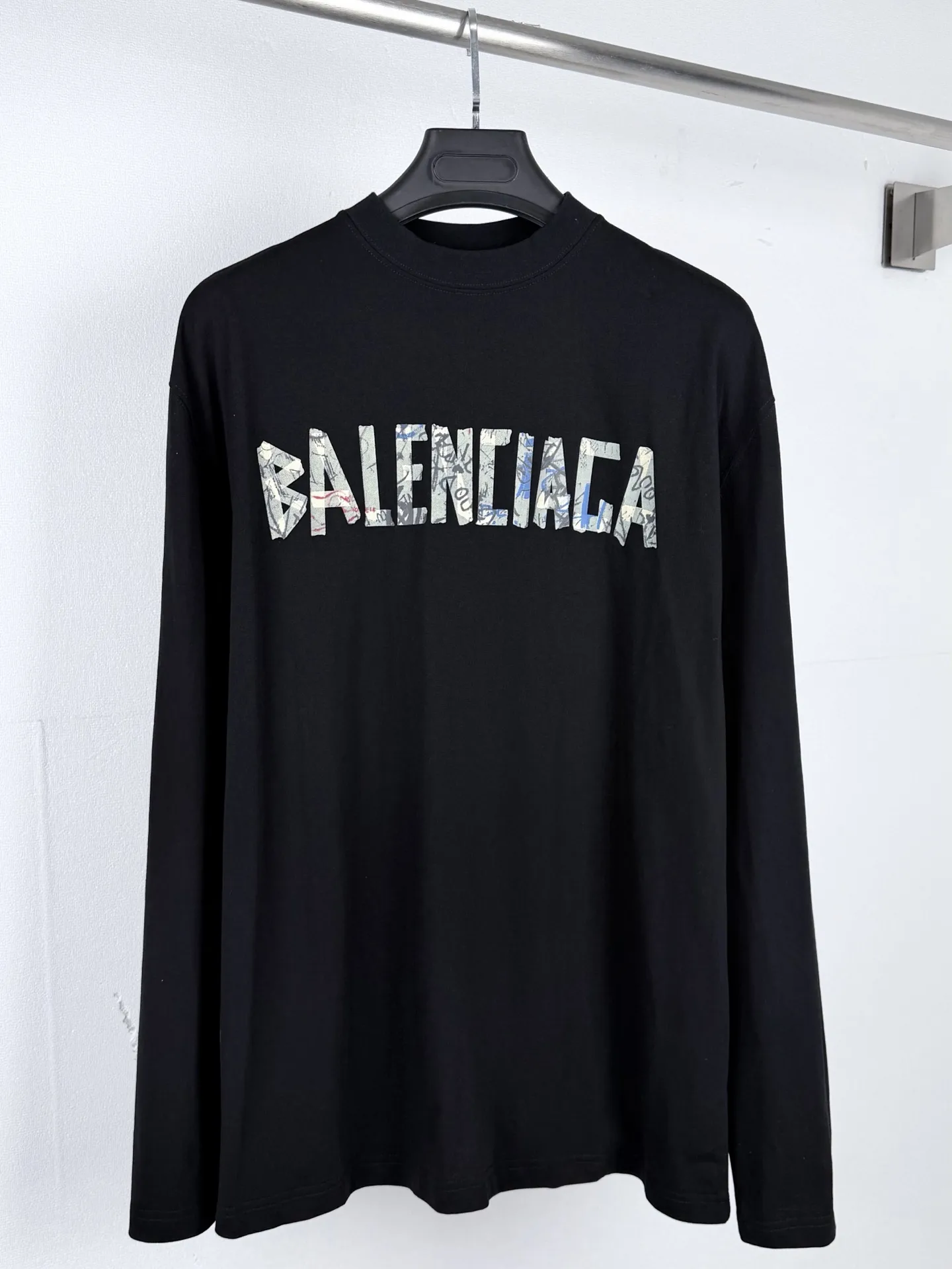 Tape Type Logo Long-Sleeve T-Shirt D21022858