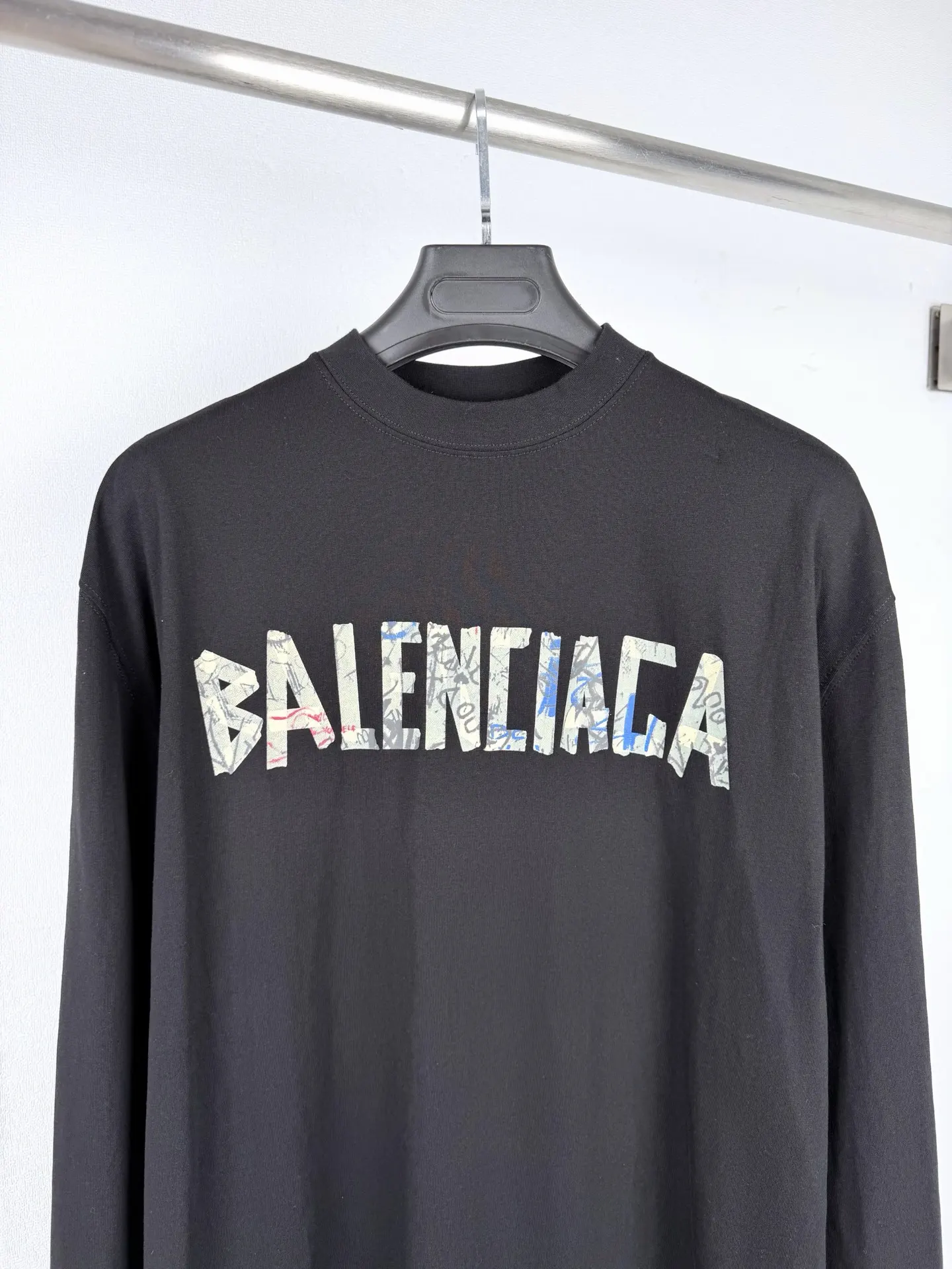 Tape Type Logo Long-Sleeve T-Shirt D21022858 — view 2