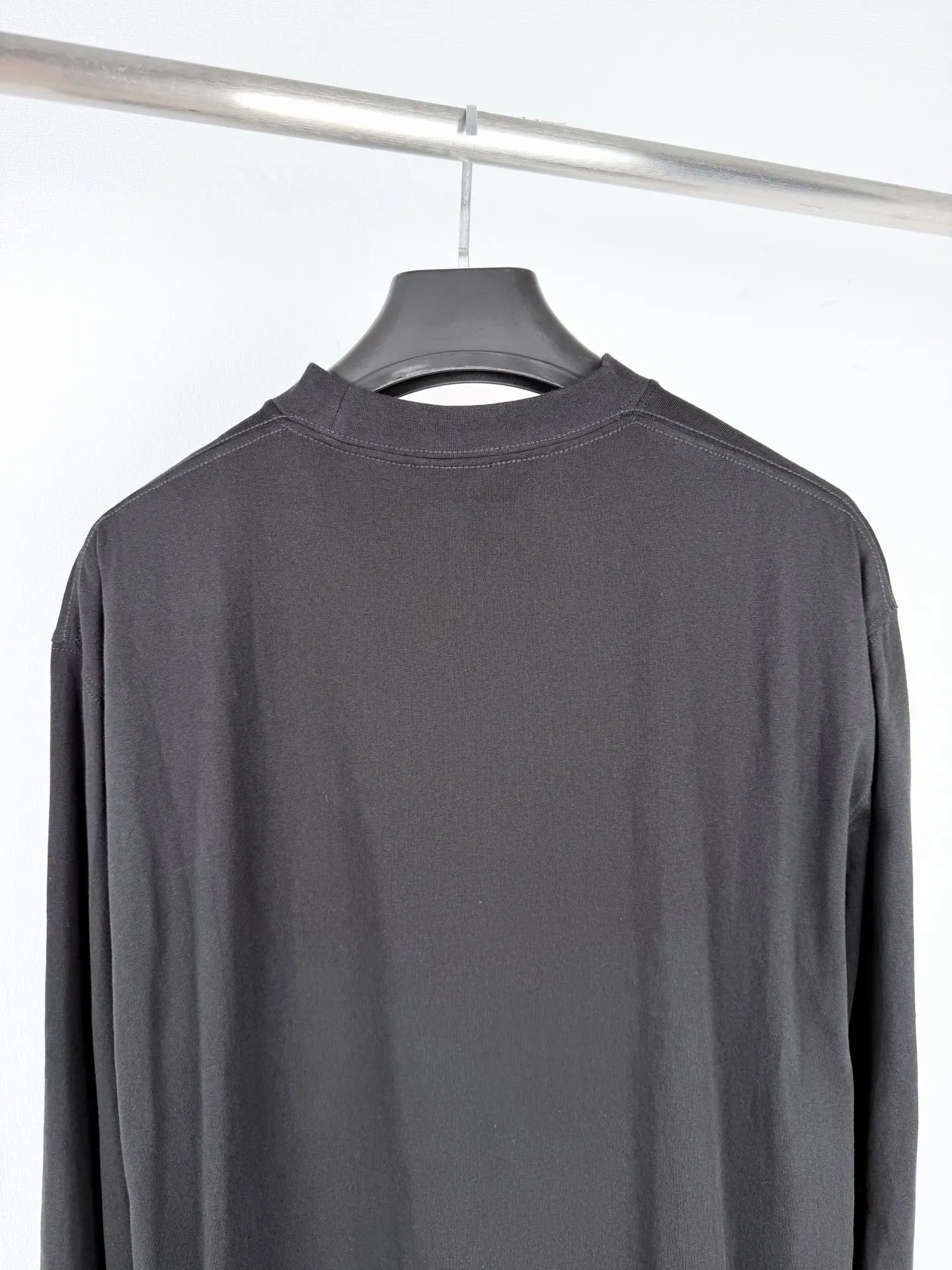 Tape Type Logo Long-Sleeve T-Shirt D21022858 — view 4