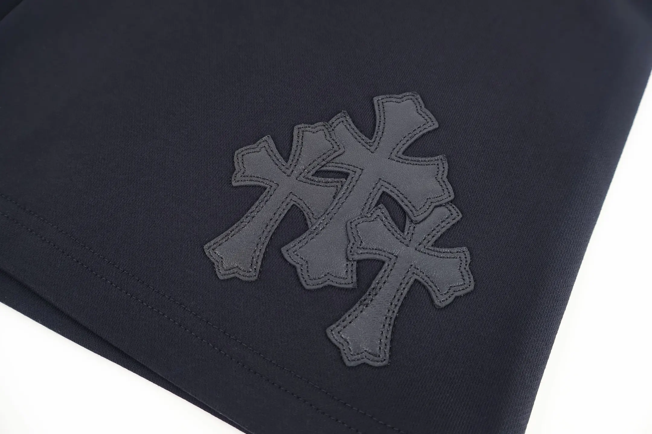 Leather Cross Patch Cotton Shorts D21021154 — view 6