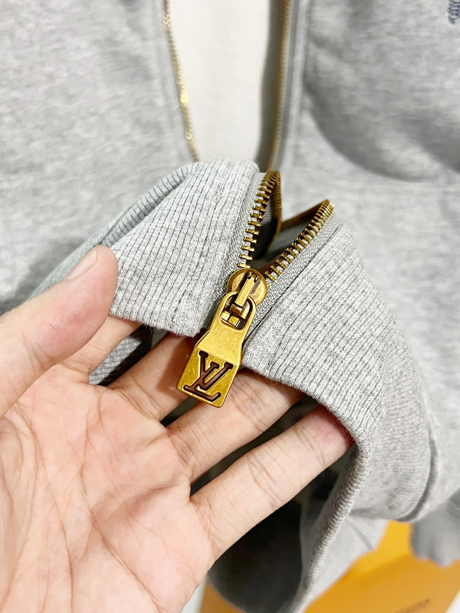 Embroidered Logo Zip-Up Hoodie D21024153 — view 7