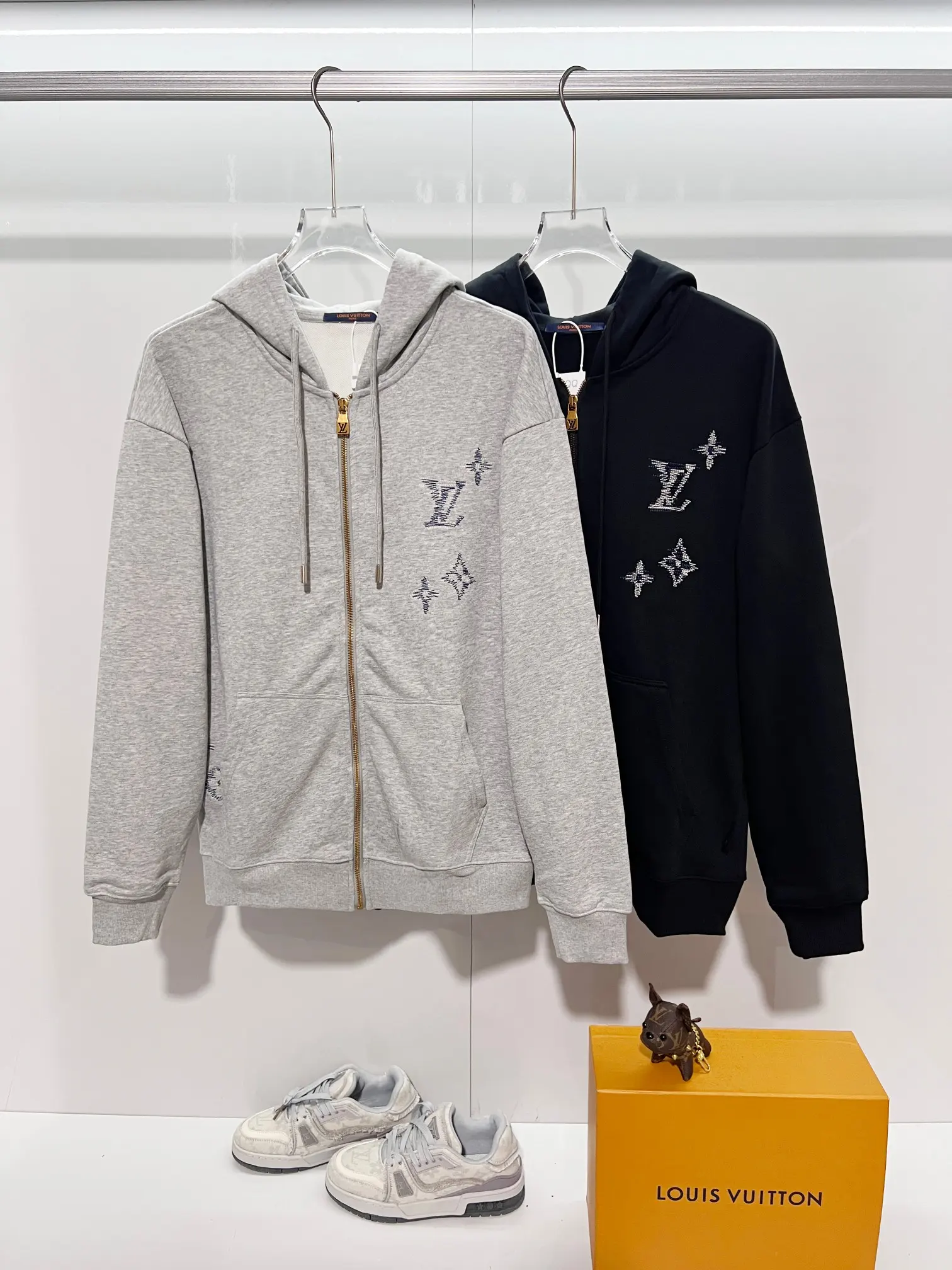 Embroidered Logo Zip-Up Hoodie D21024153 — view 11
