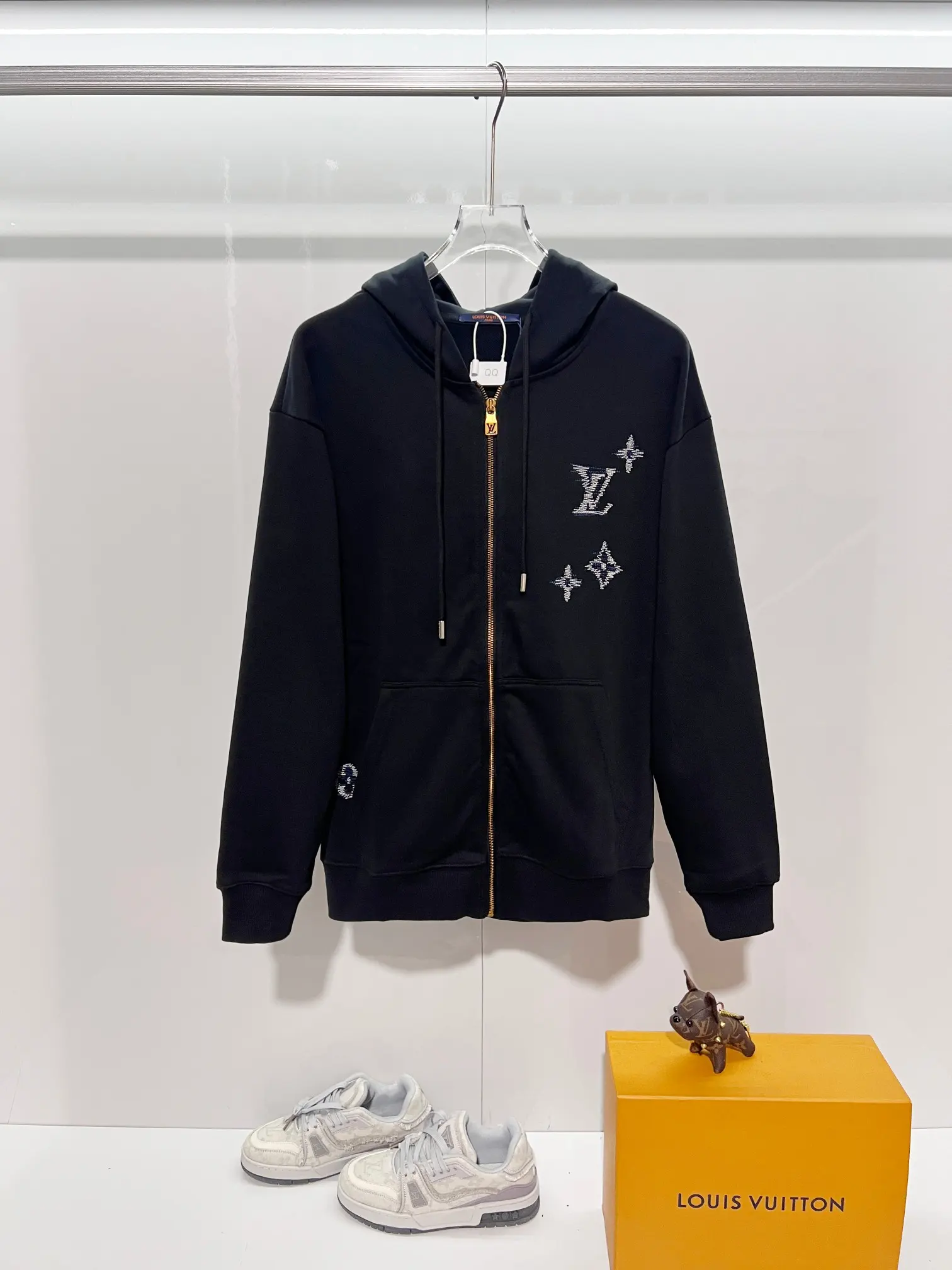 Embroidered Logo Zip-Up Hoodie D21024152
