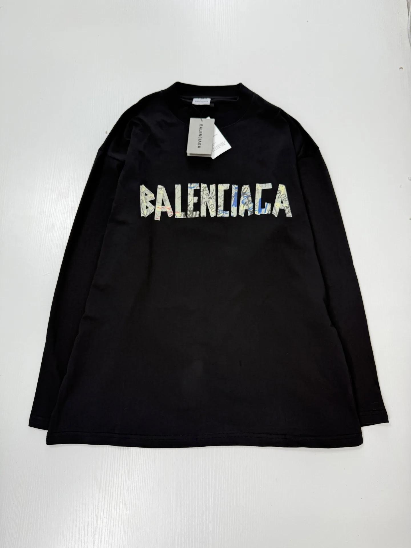 Graffiti Collage Logo Long-Sleeve T-Shirt D21521223 — view 3
