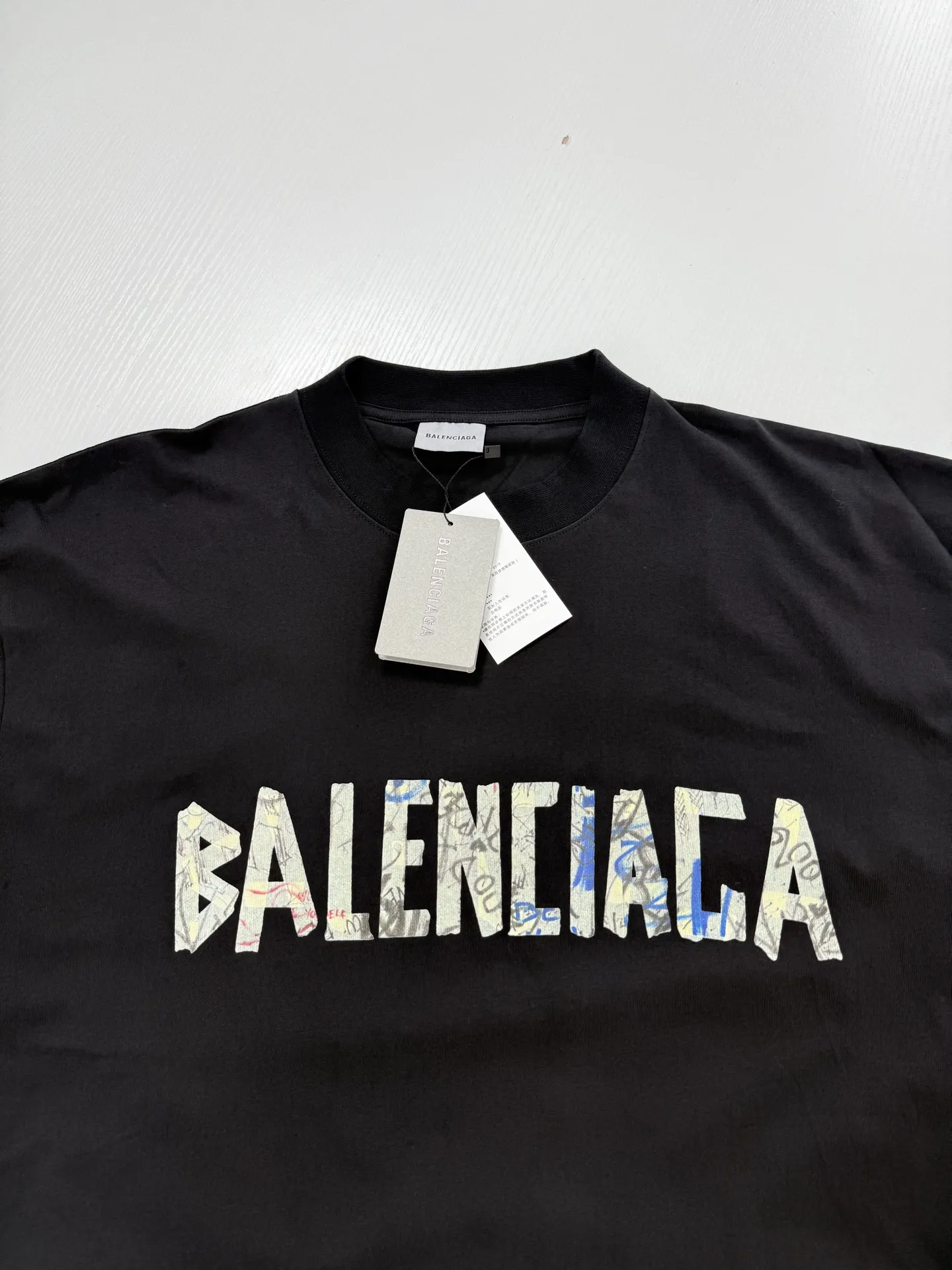 Graffiti Collage Logo Long-Sleeve T-Shirt D21521223 — view 4