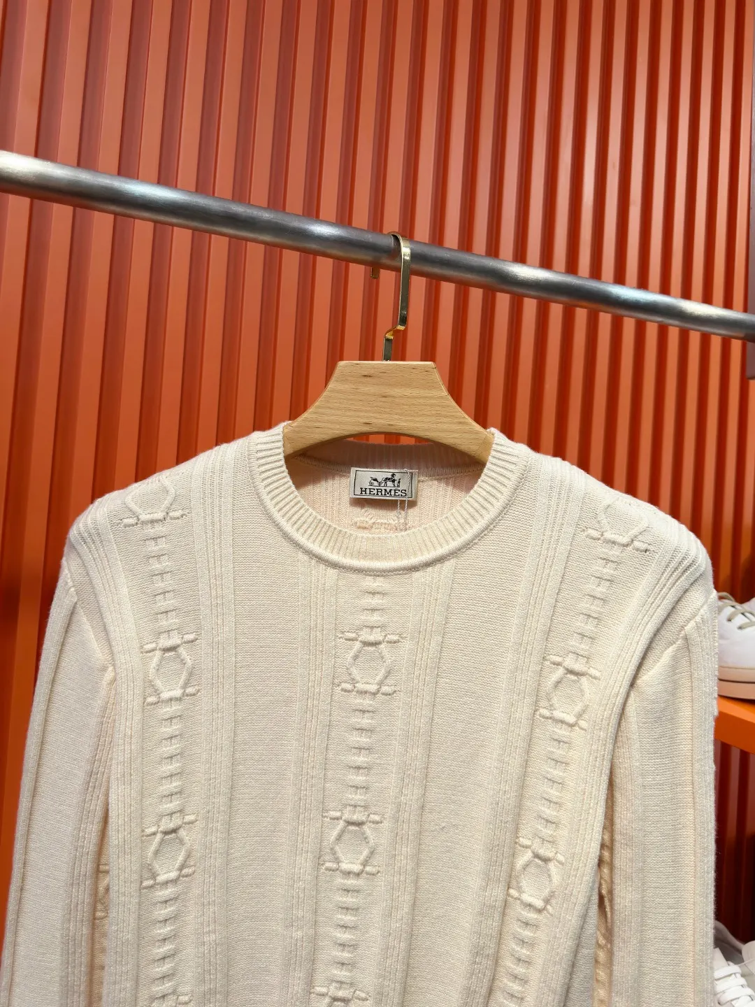 Embroidered Logo Wool-Cashmere Crew-Neck Sweater D21523326 — view 4
