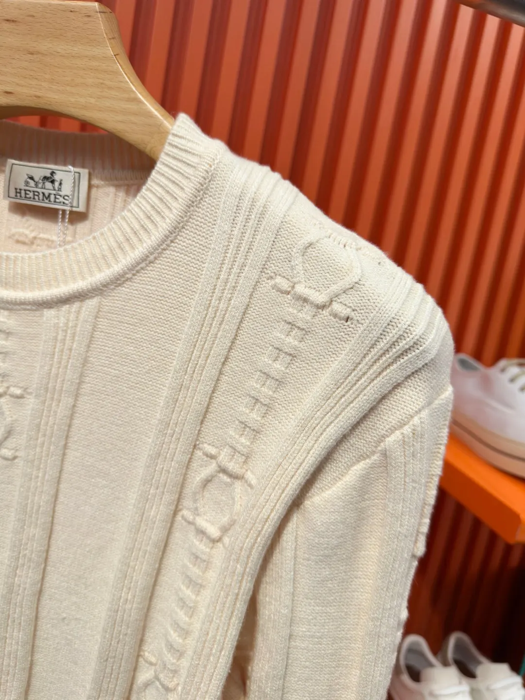 Embroidered Logo Wool-Cashmere Crew-Neck Sweater D21523326 — view 8