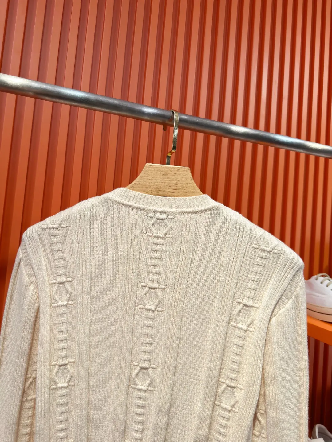 Embroidered Logo Wool-Cashmere Crew-Neck Sweater D21523326 — view 10