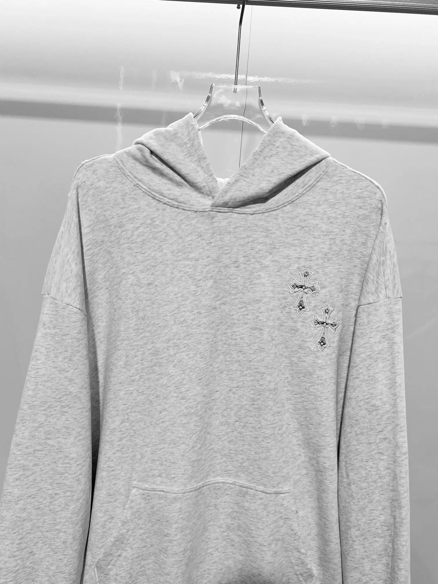 Embroidered Cross Logo Distressed Hoodie D22024141 — view 3