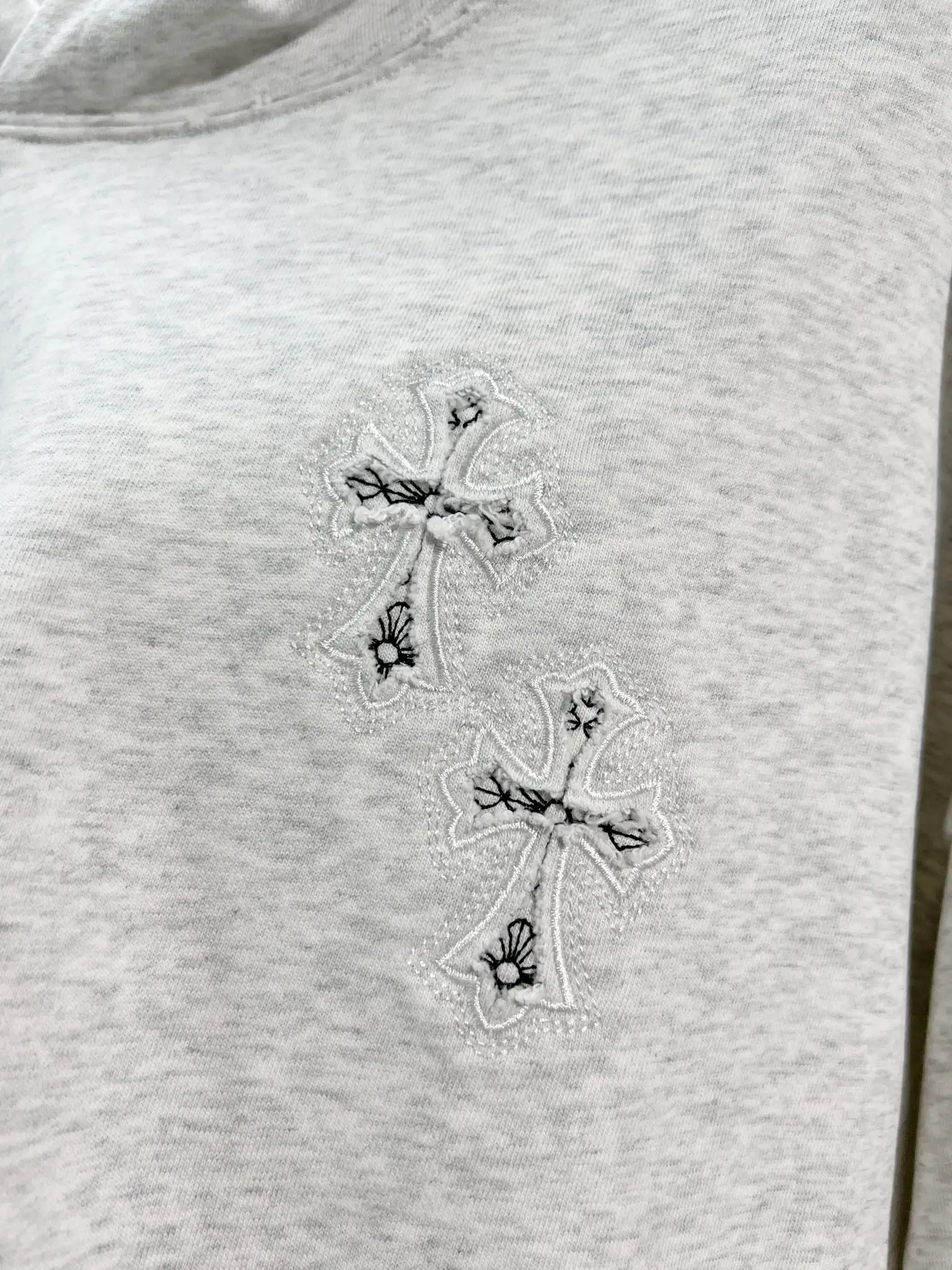 Embroidered Cross Logo Distressed Hoodie D22024141 — view 4