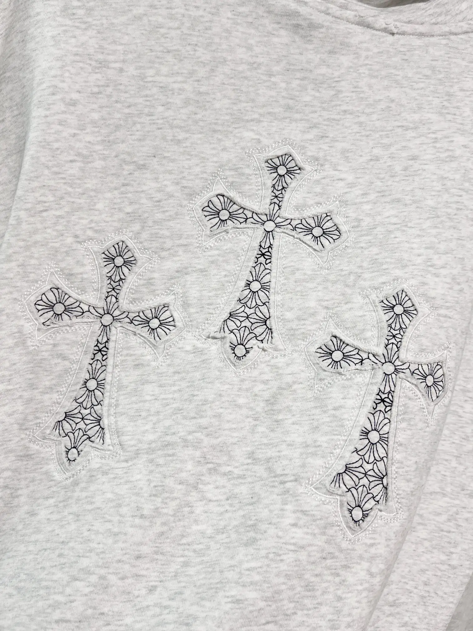 Embroidered Cross Logo Distressed Hoodie D22024141 — view 5