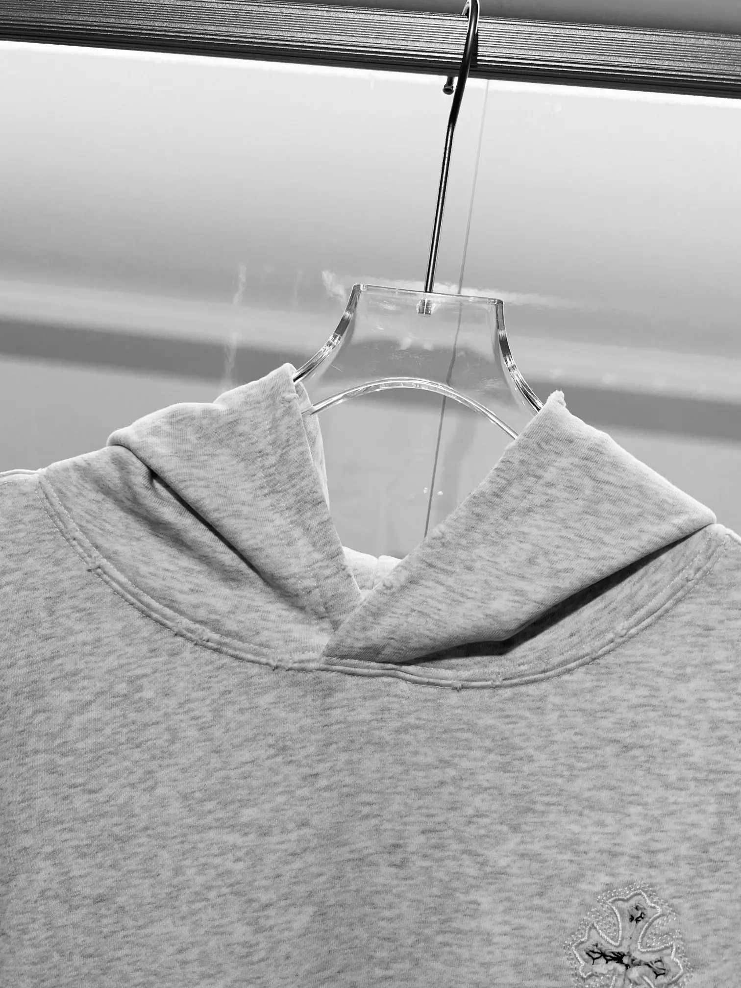 Embroidered Cross Logo Distressed Hoodie D22024141 — view 7