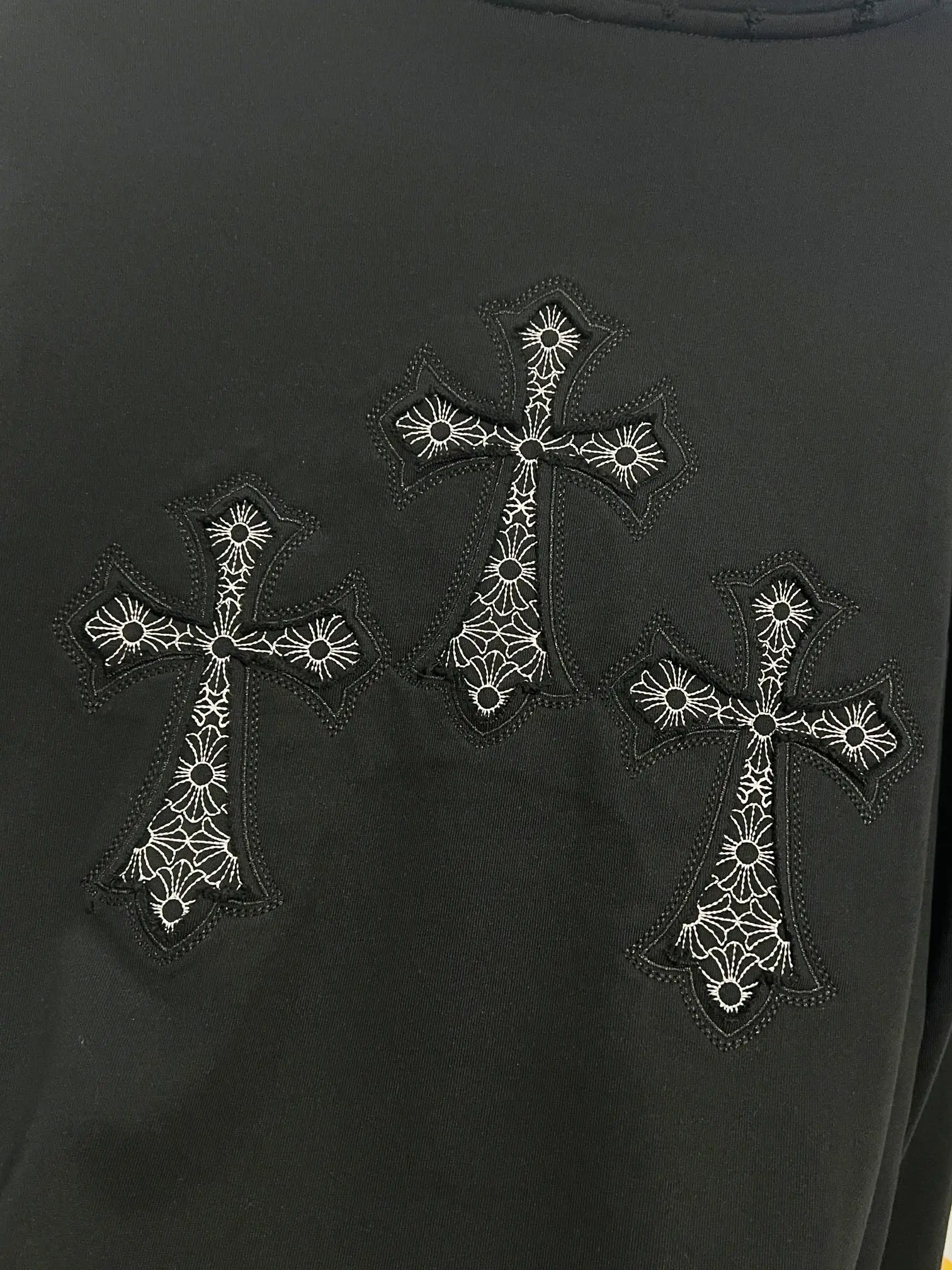 Cross Embroidered Distressed Hoodie D22024140 — view 5