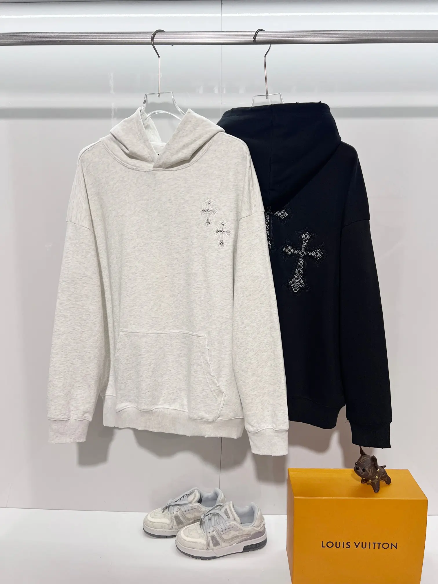 Cross Embroidered Distressed Hoodie D22024140 — view 10