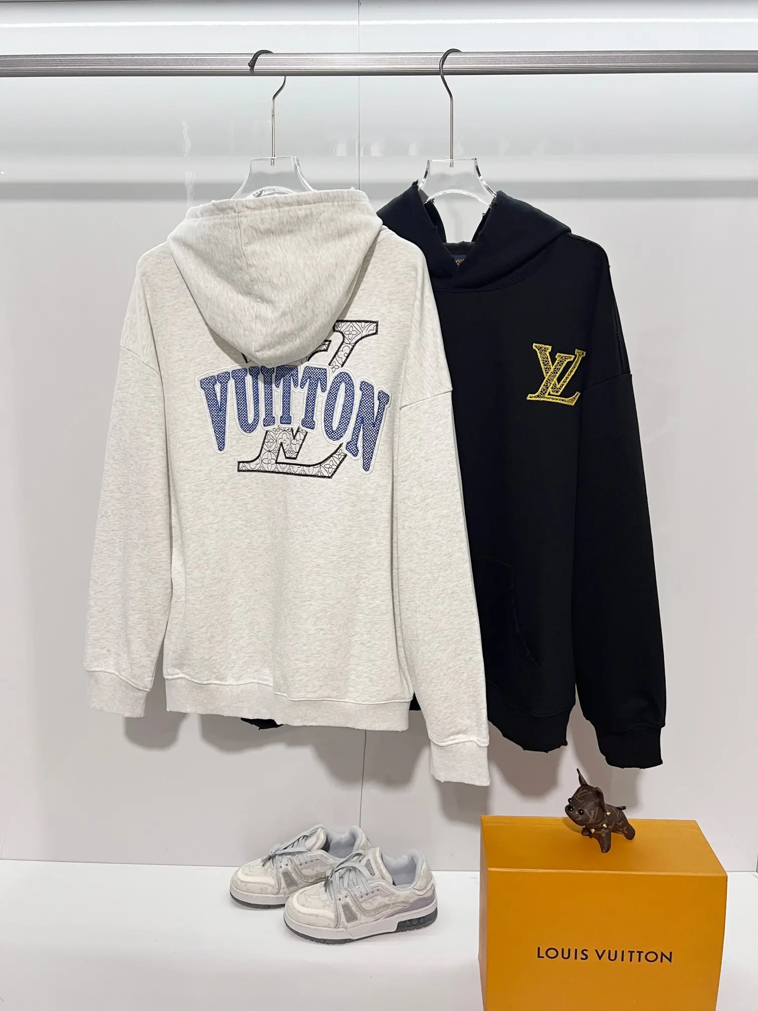 Embroidered Logo Distressed Cotton Hoodie D22024136 — view 11
