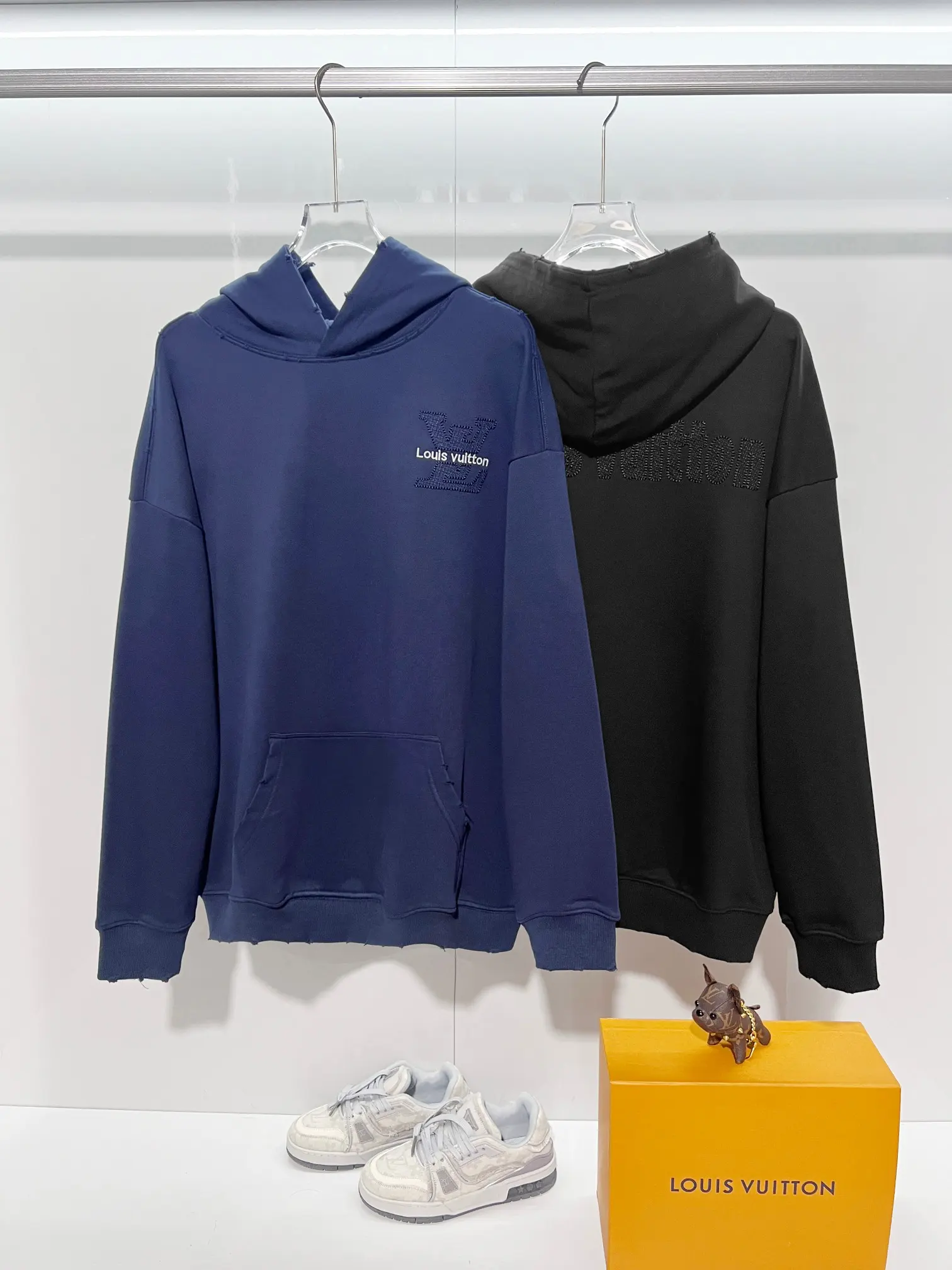 Distressed Logo Embroidered Cotton Hoodie D22024138 — view 10