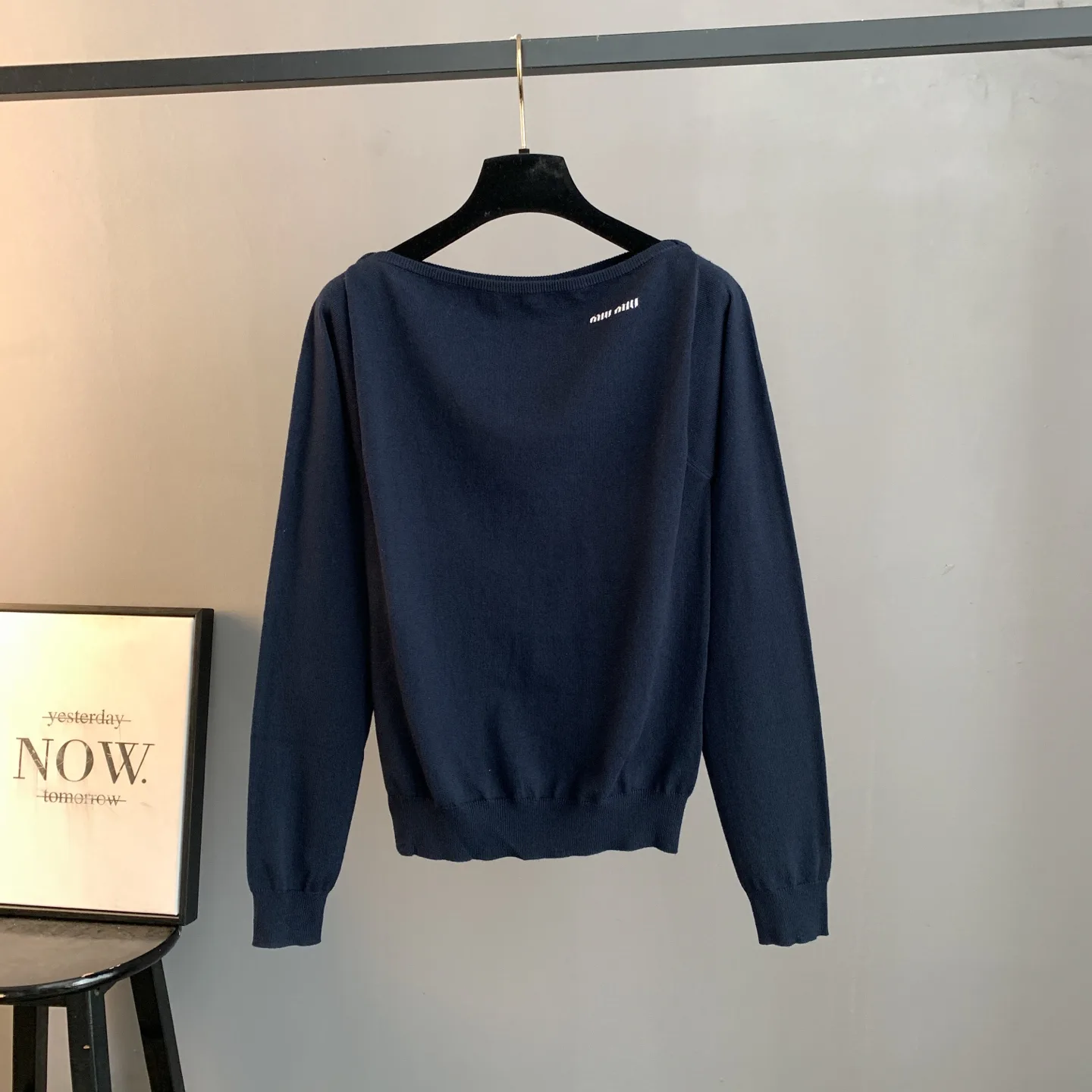 Off-the-Shoulder Wool Knit Sweater D22024191