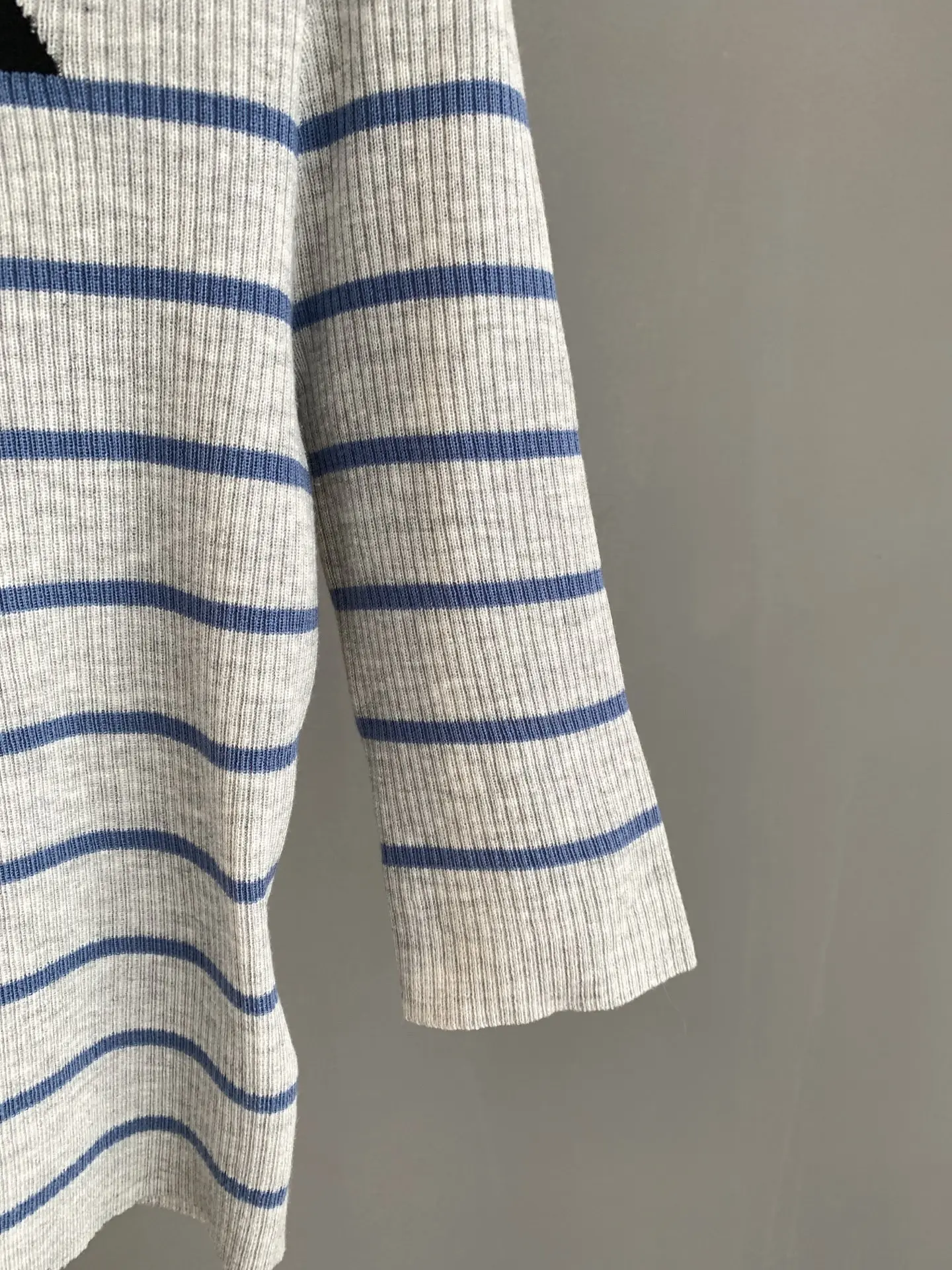 Logo Intarsia Striped Wool Knit Top D22024056 — view 8