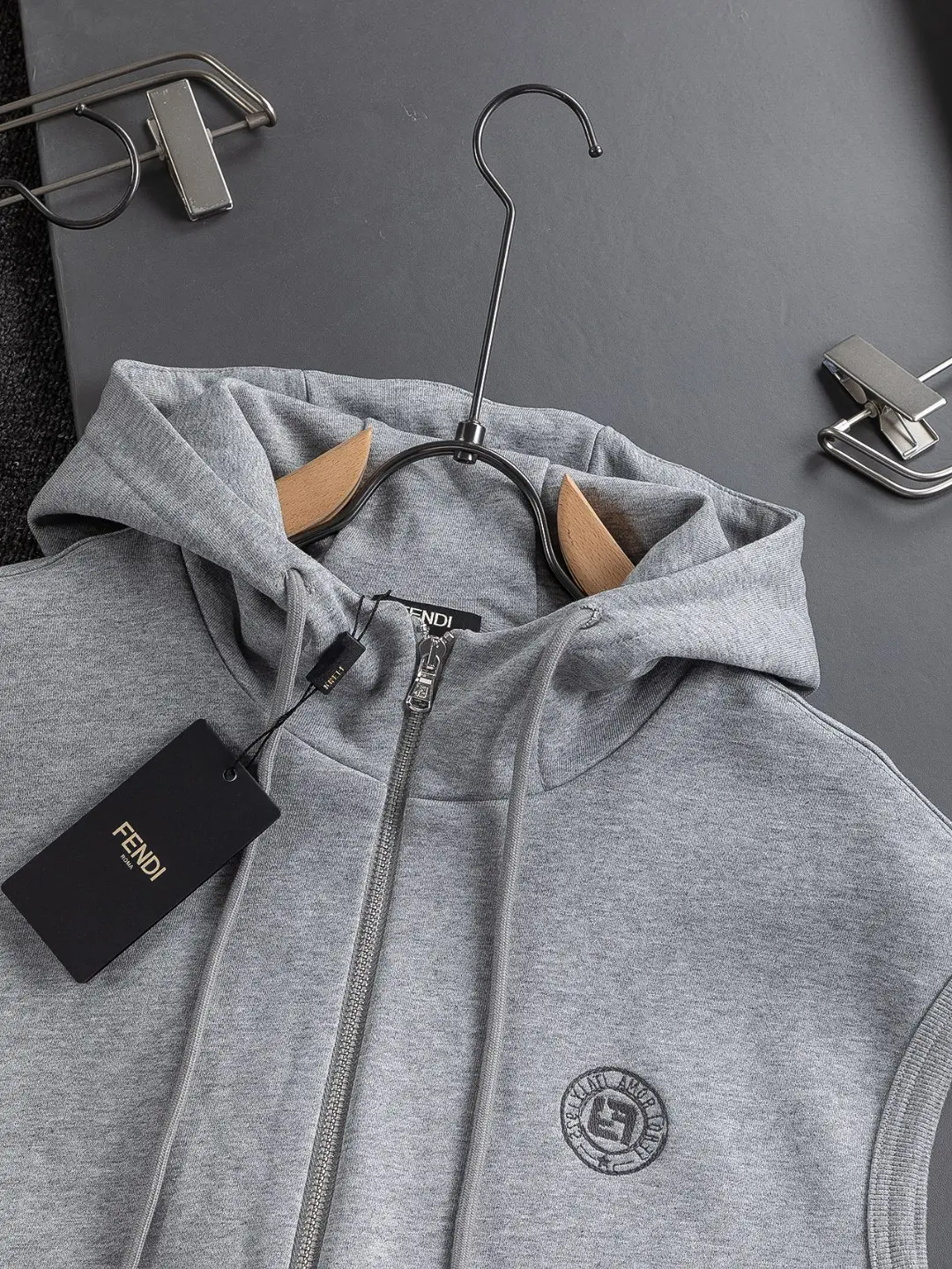 Logo-Embroidered Zip-Up Hooded Gilet D22524120 — view 5