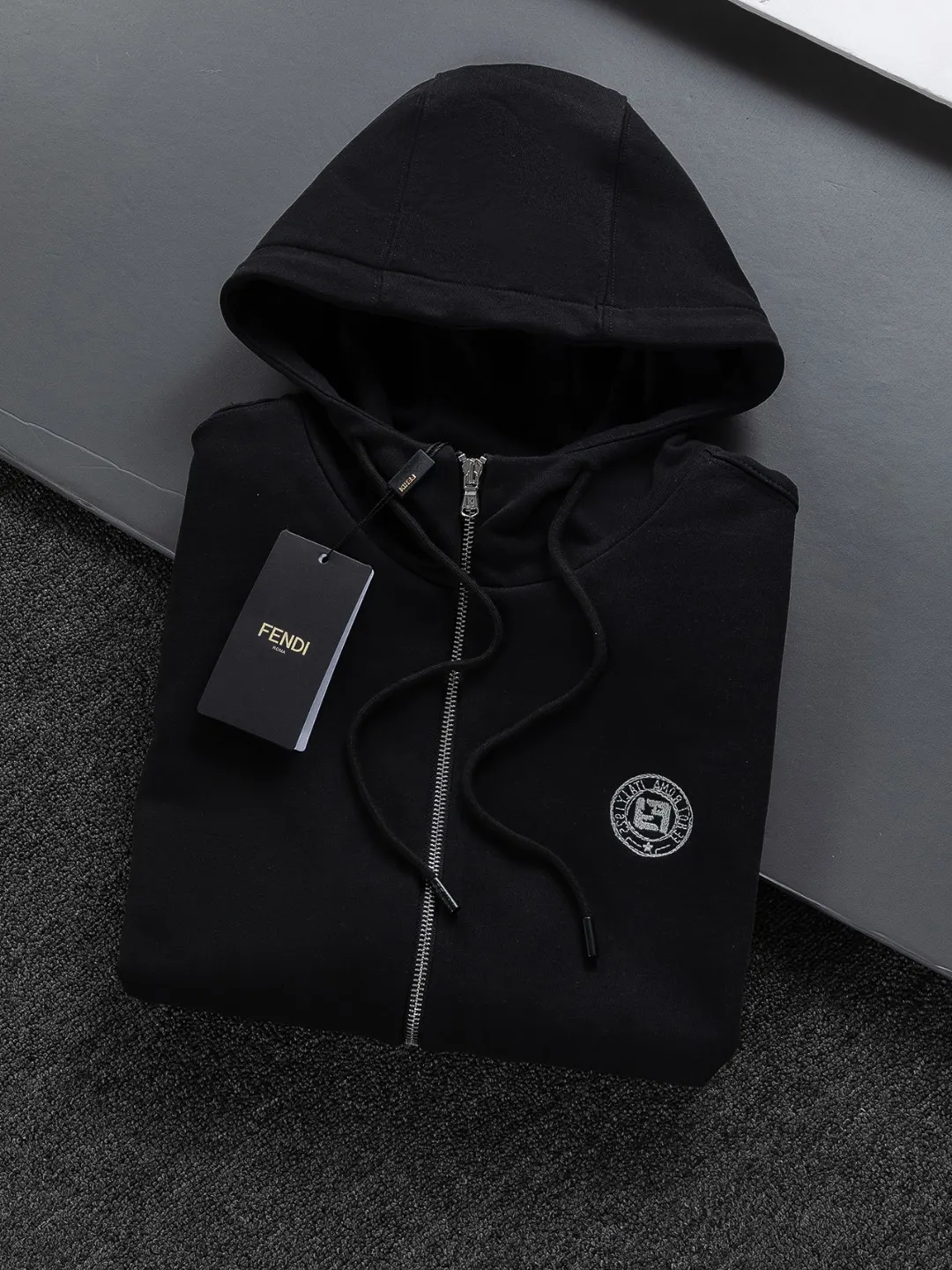 Logo-Embroidered Zip-Up Hooded Gilet D22524121 — view 3