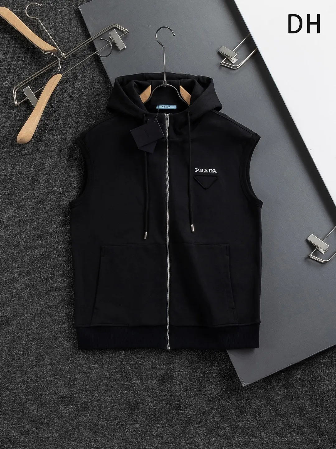 Logo-Appliqué Zip-Up Hooded Gilet D22524118