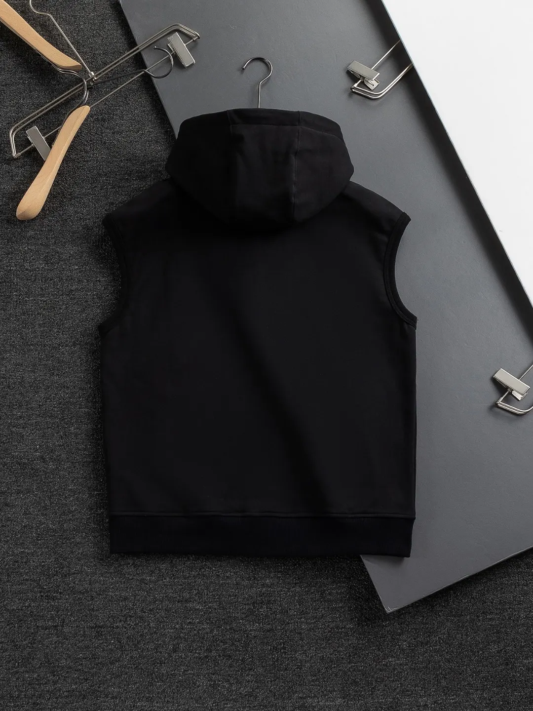Logo-Appliqué Zip-Up Hooded Gilet D22524118 — view 2