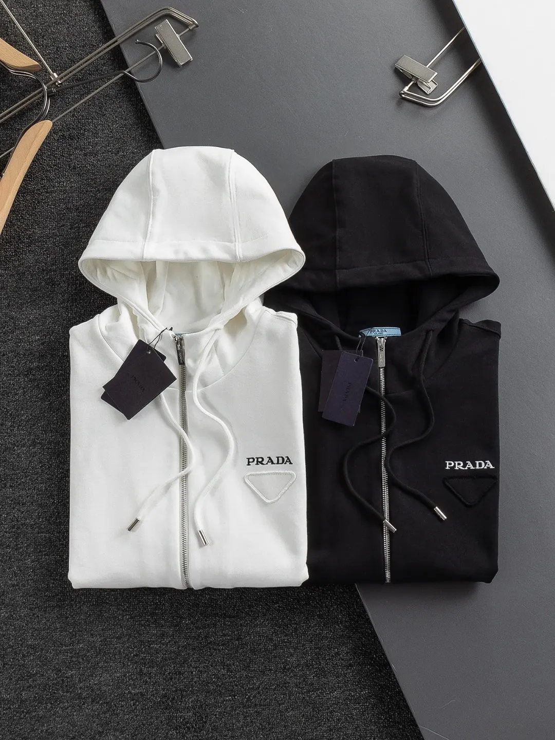 Logo-Appliqué Zip-Up Hooded Gilet D22524118 — view 3