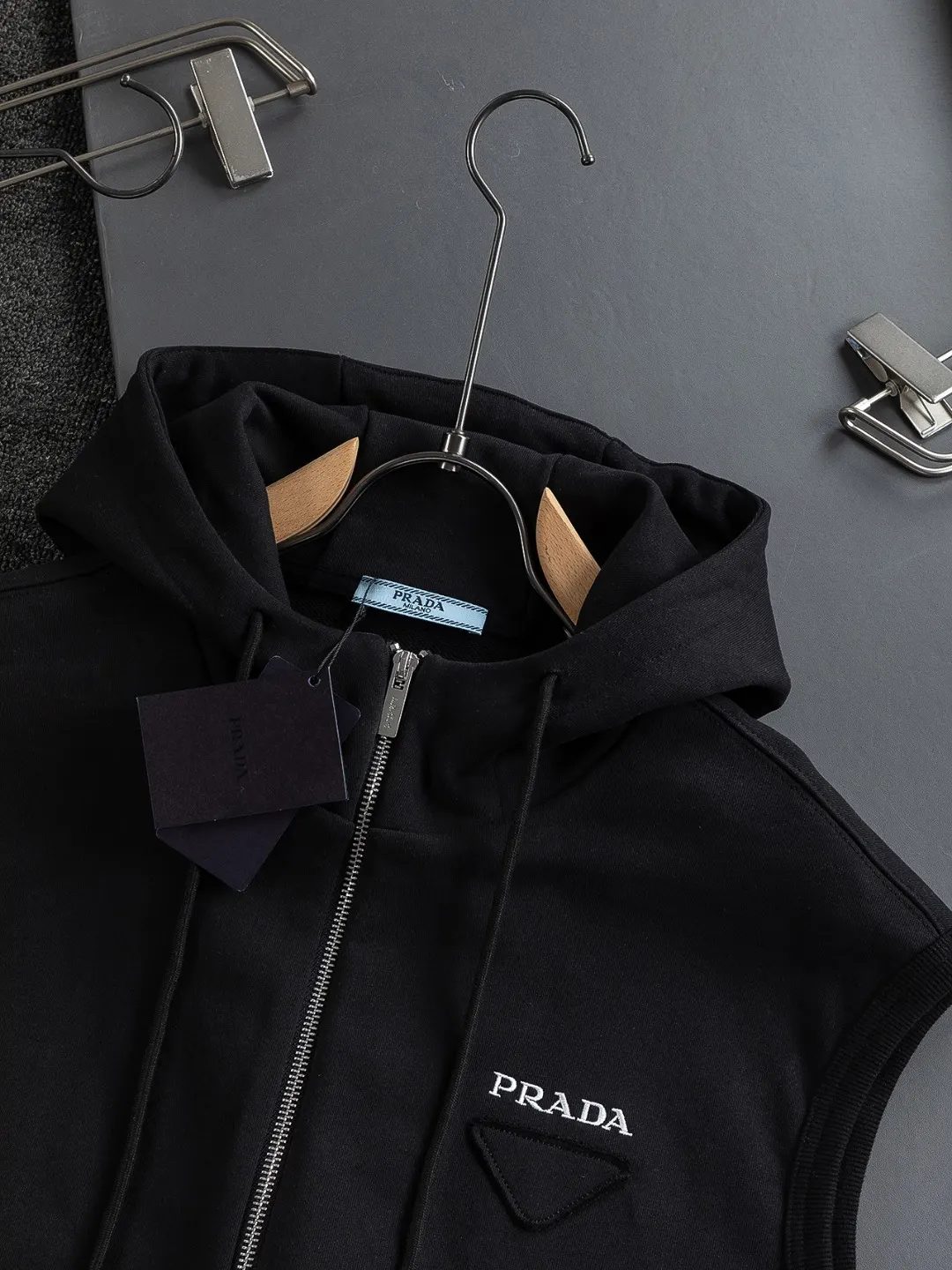 Logo-Appliqué Zip-Up Hooded Gilet D22524118 — view 5