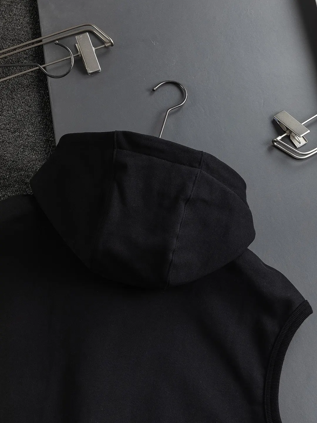 Logo-Appliqué Zip-Up Hooded Gilet D22524118 — view 10