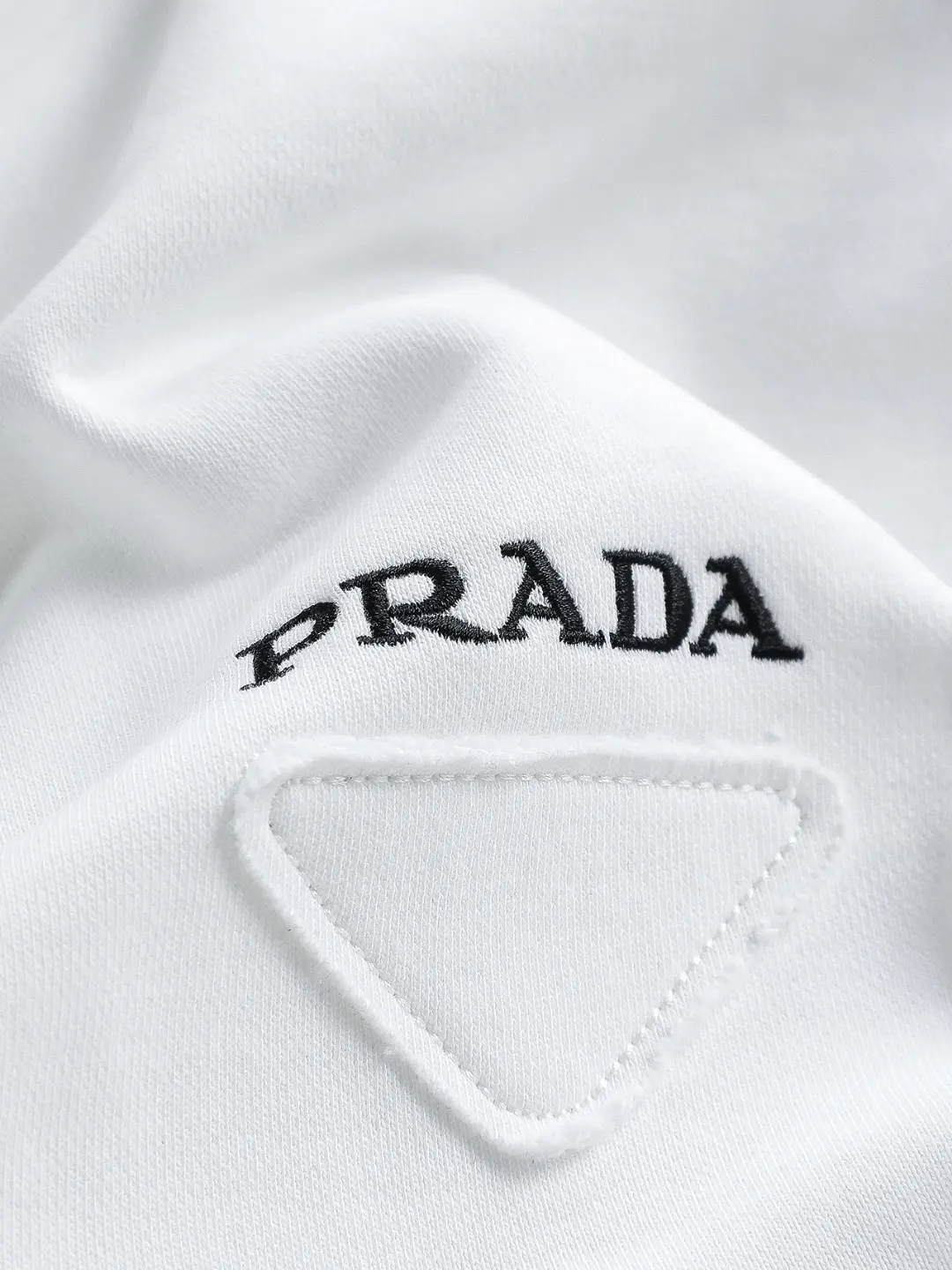 Enamelled Triangle Logo Zip-Up Hooded Gilet D22524119 — view 7
