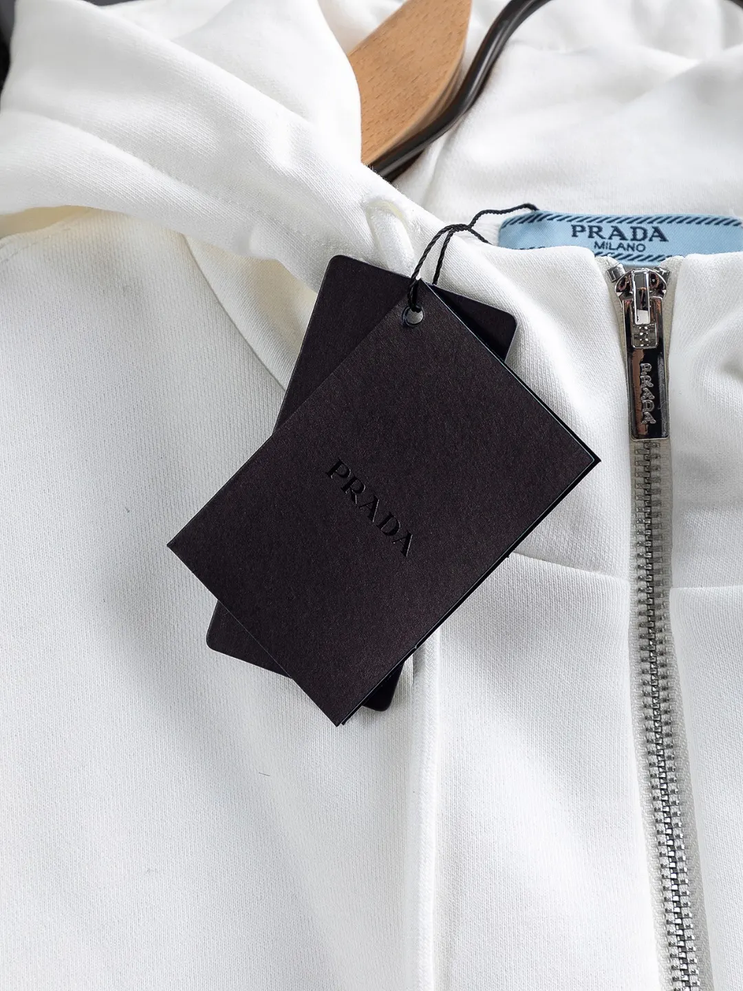 Enamelled Triangle Logo Zip-Up Hooded Gilet D22524119 — view 13