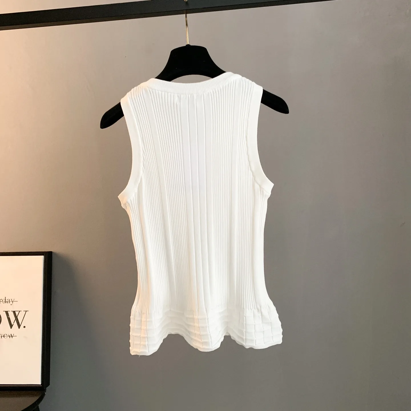 Ribbed Knit Sleeveless Tank Top D22524068 — view 2