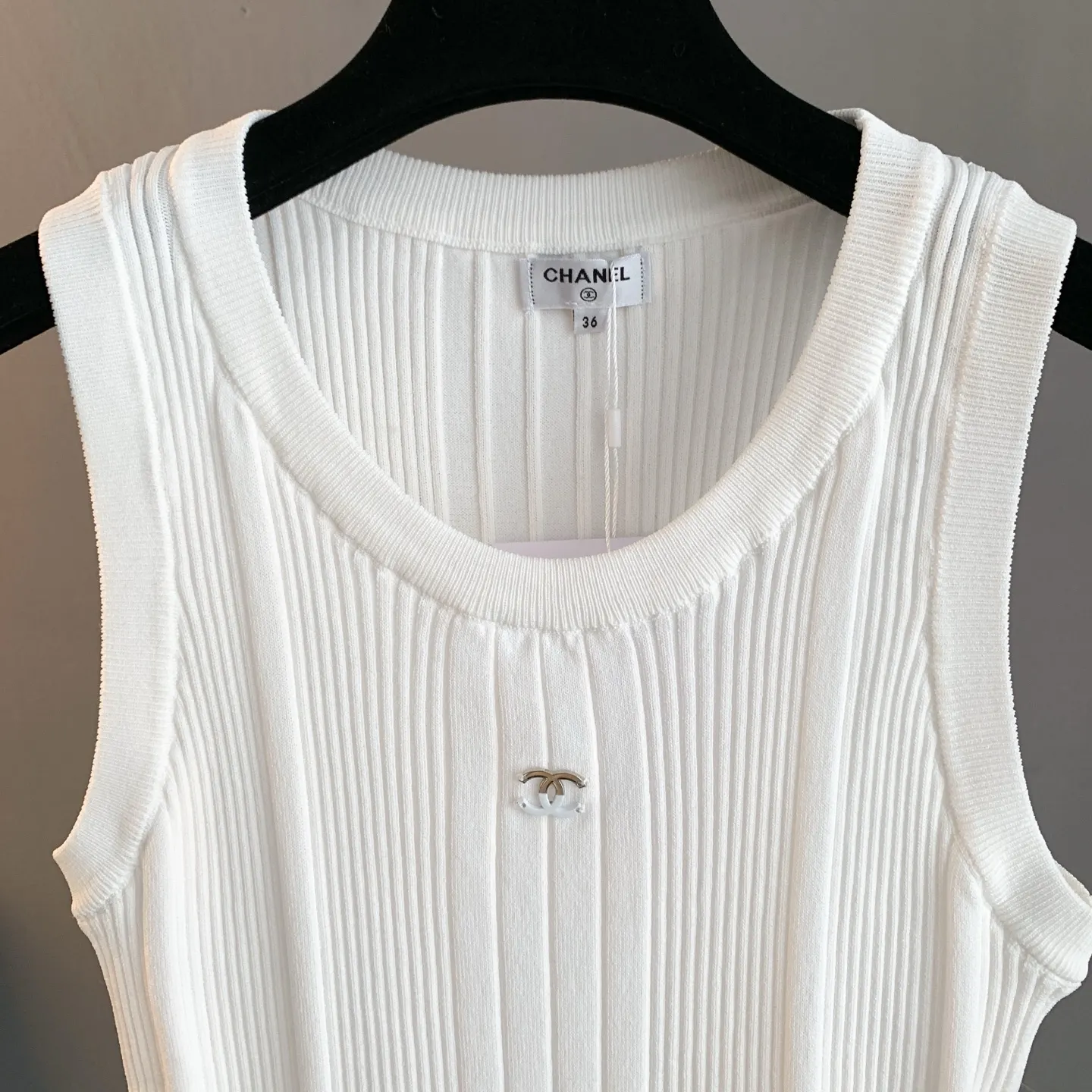 Ribbed Knit Sleeveless Tank Top D22524068 — view 3