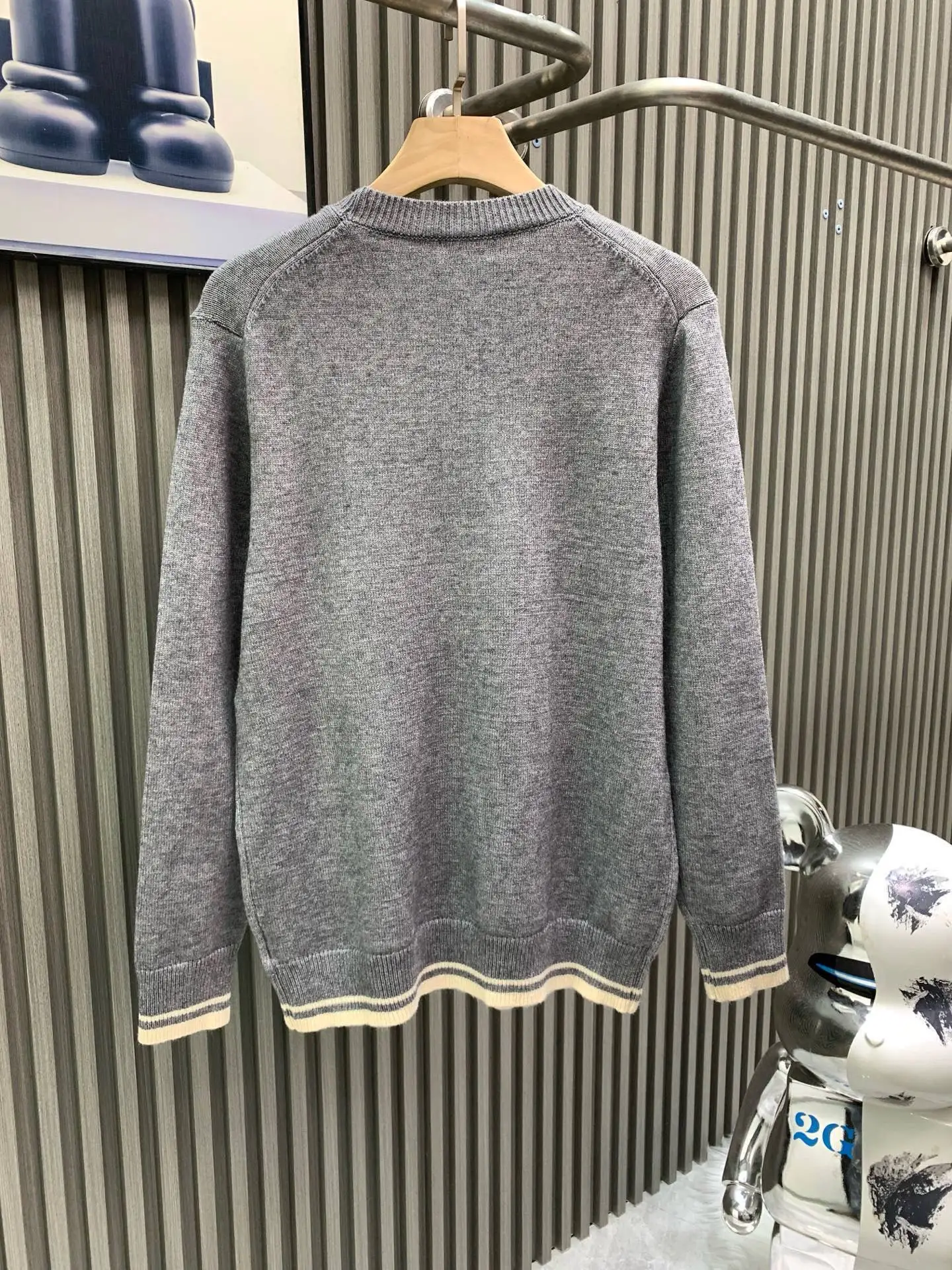 Logo Embroidered Wool-Blend Sweater D23023927 — view 2