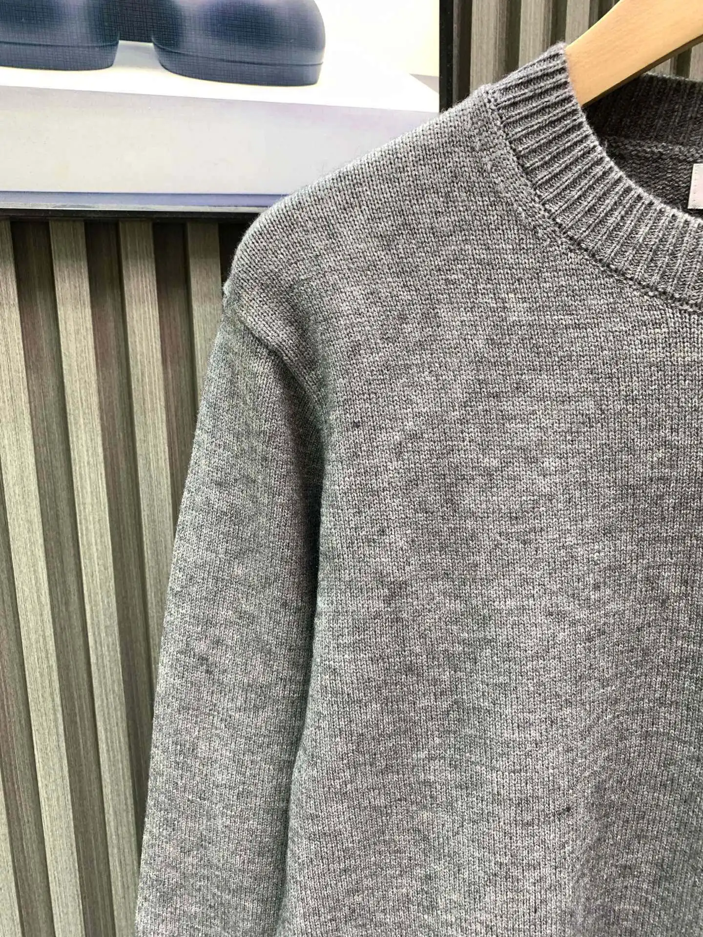 Logo Embroidered Wool-Blend Sweater D23023927 — view 5
