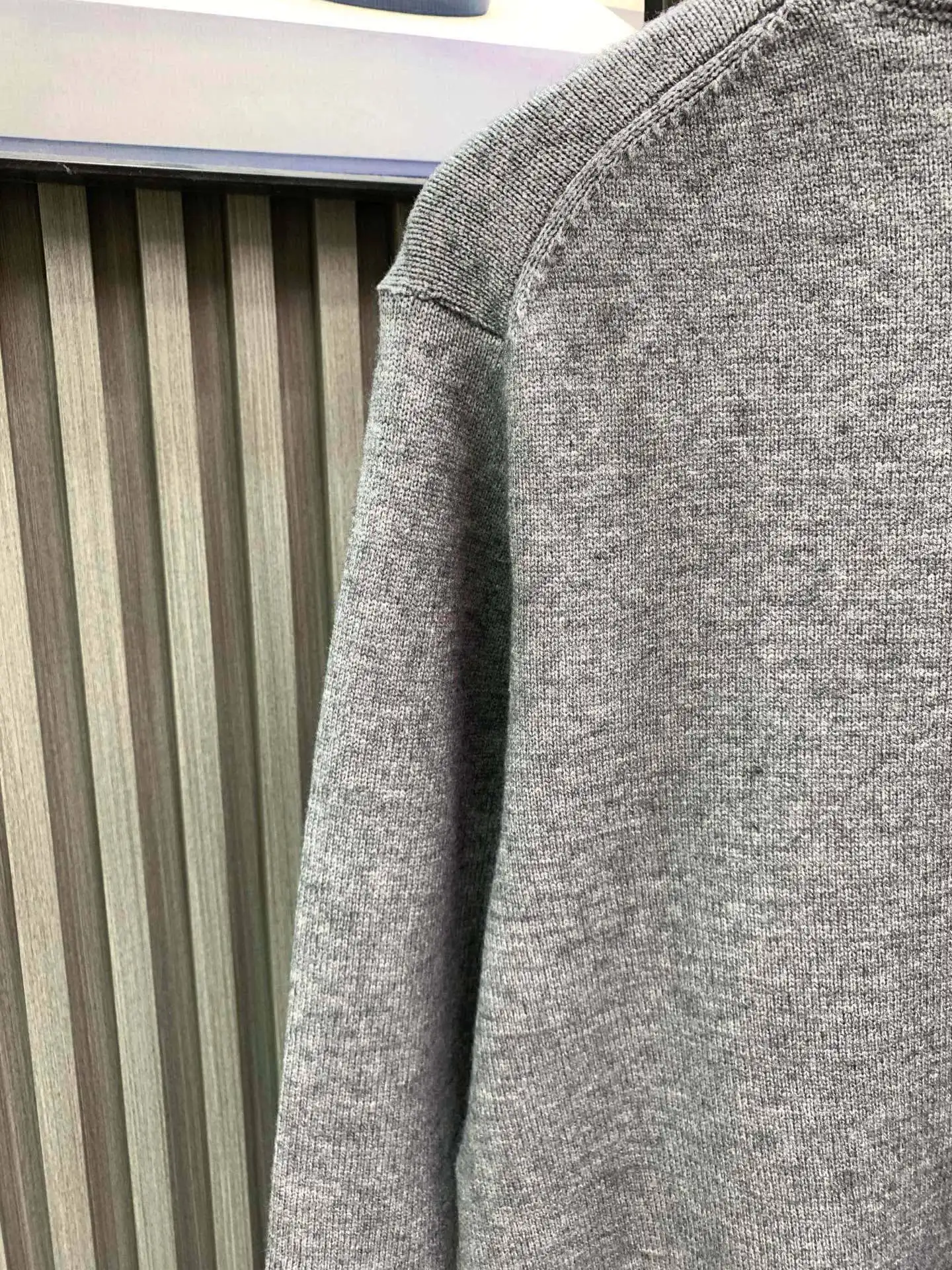 Logo Embroidered Wool-Blend Sweater D23023927 — view 6