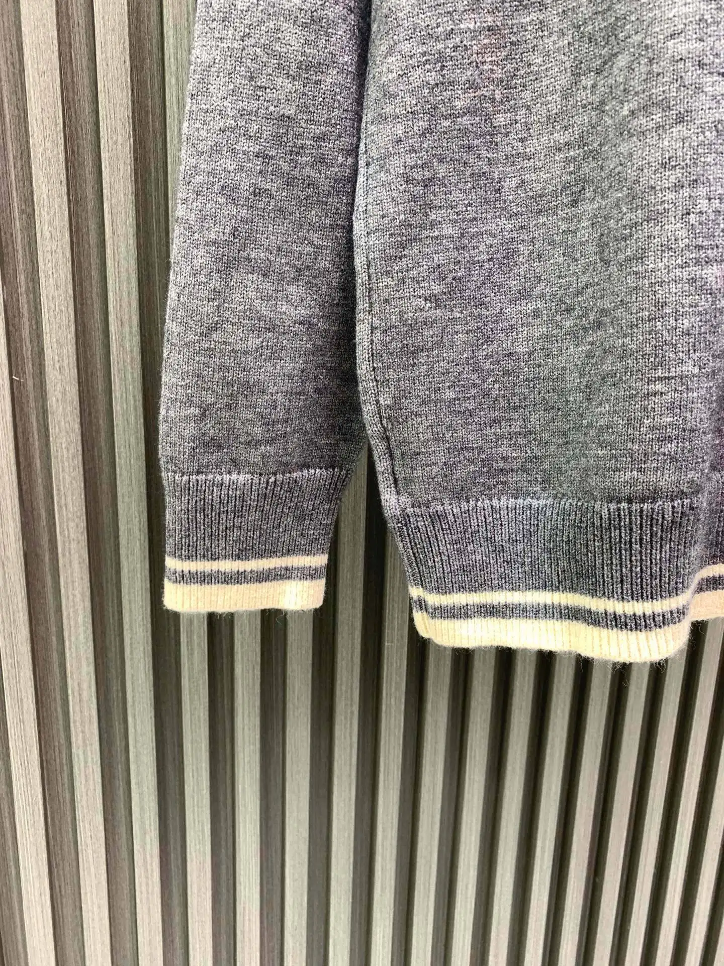 Logo Embroidered Wool-Blend Sweater D23023927 — view 8