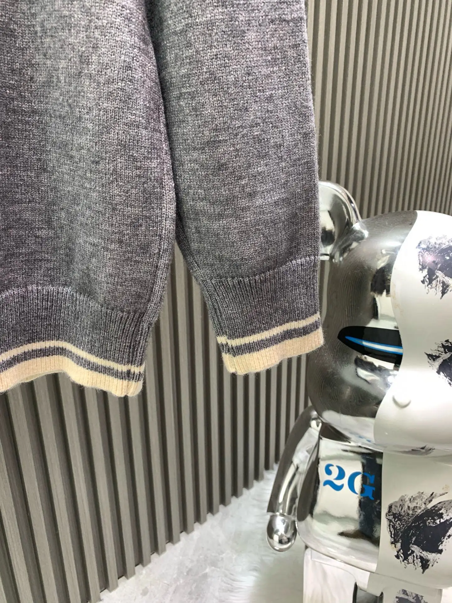 Logo Embroidered Wool-Blend Sweater D23023927 — view 9