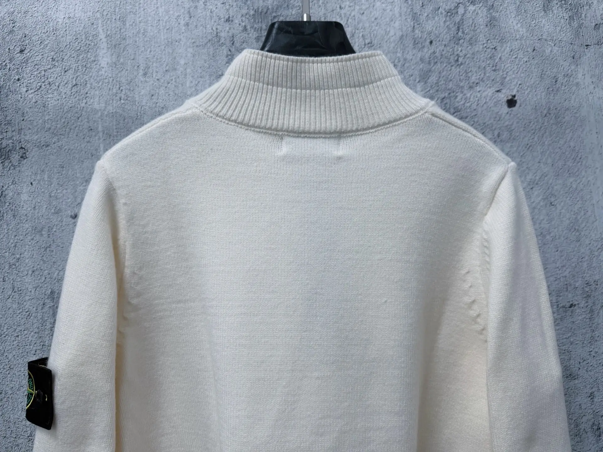 Button-Neck Wool Knit Sweater D23524858 — view 7