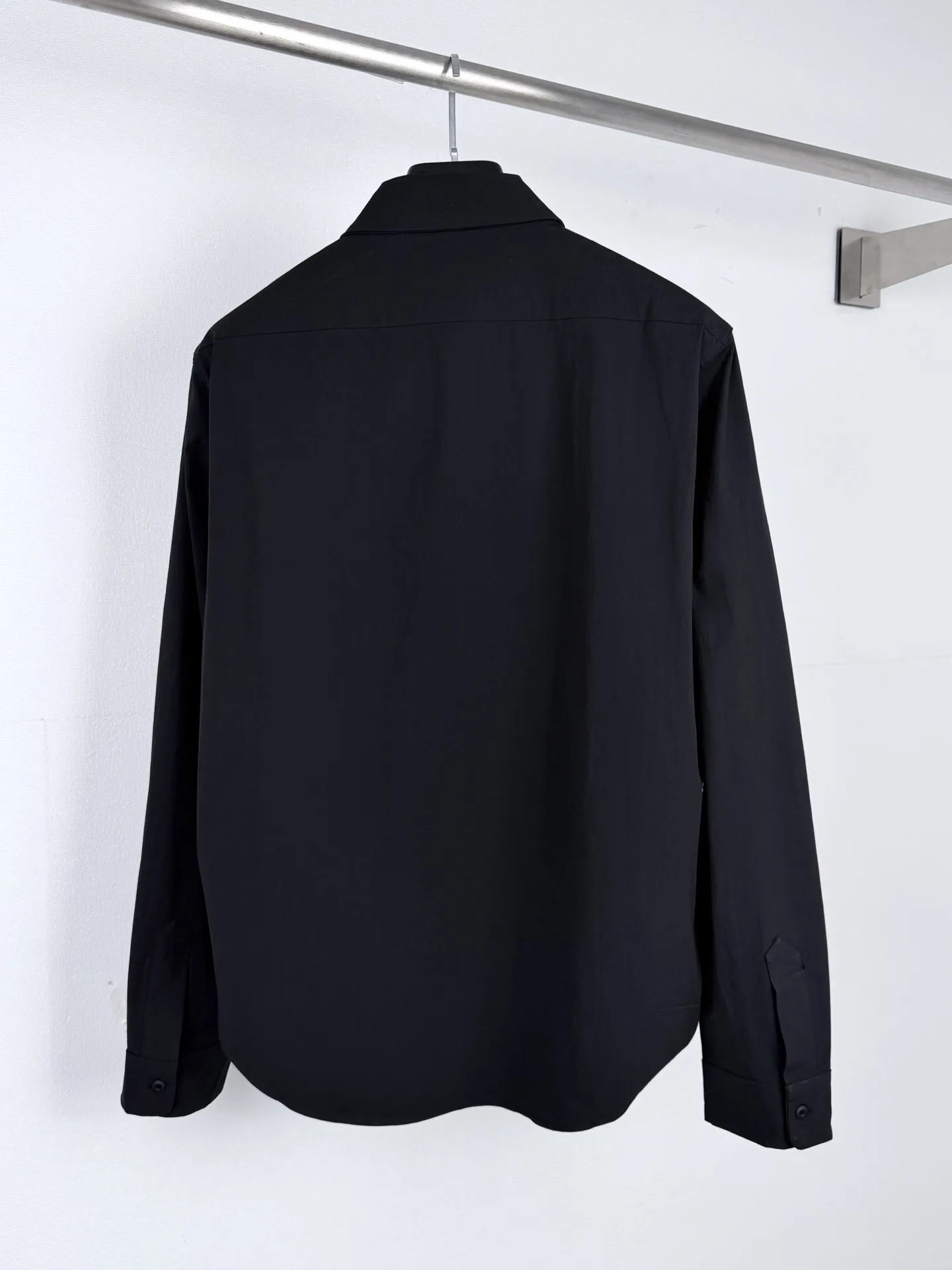 Logo-Patch Stretch Poplin Long-Sleeve Shirt D24021302 — view 3