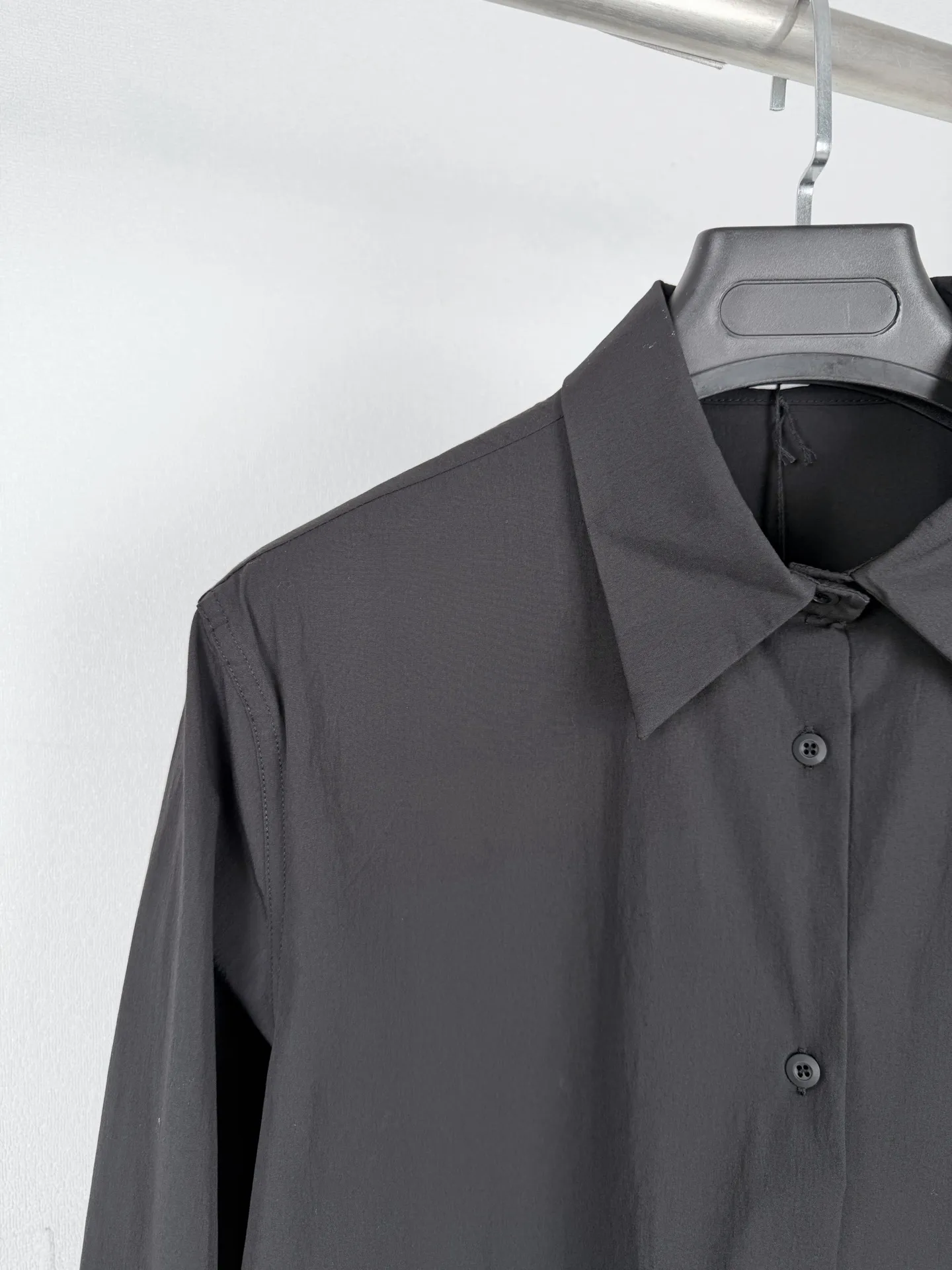 Logo-Patch Stretch Poplin Long-Sleeve Shirt D24021302 — view 7