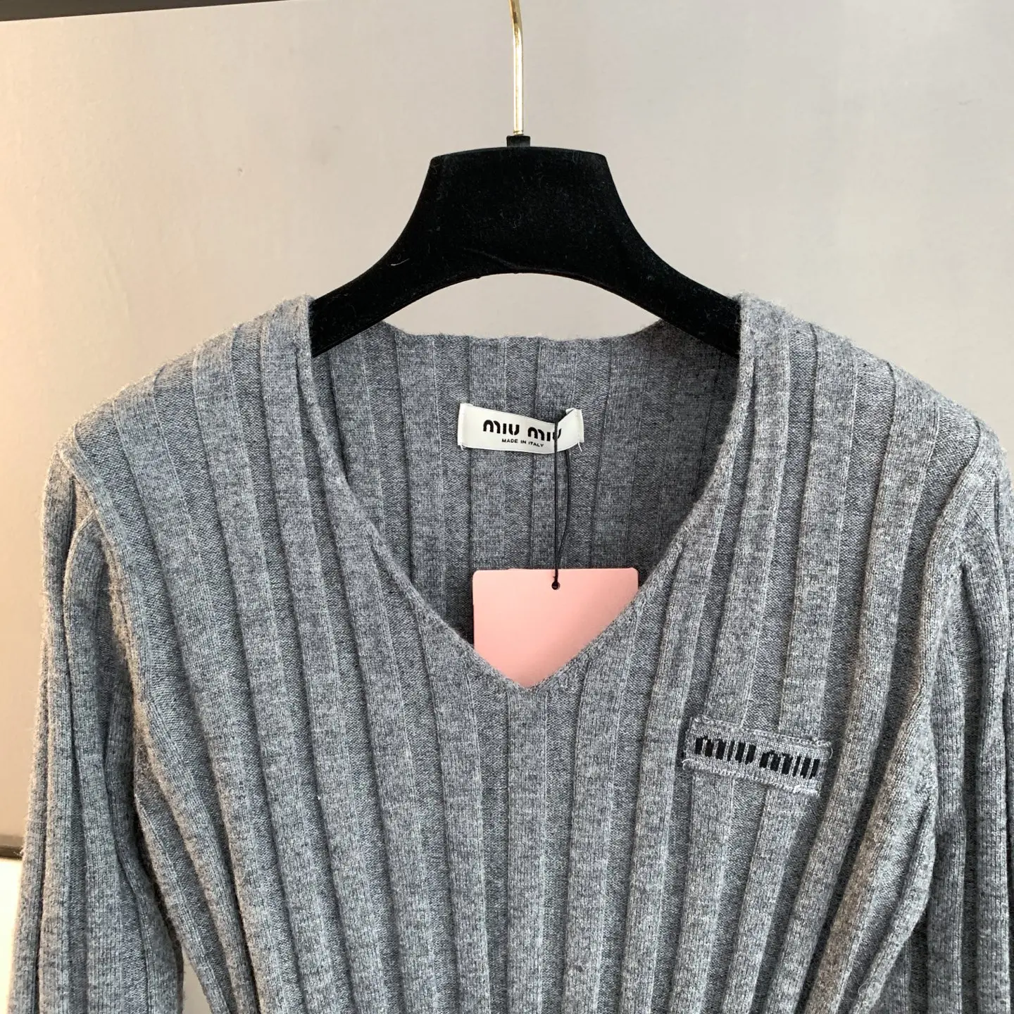 Ribbed Merino Wool V-Neck Sweater D24024188 — view 3