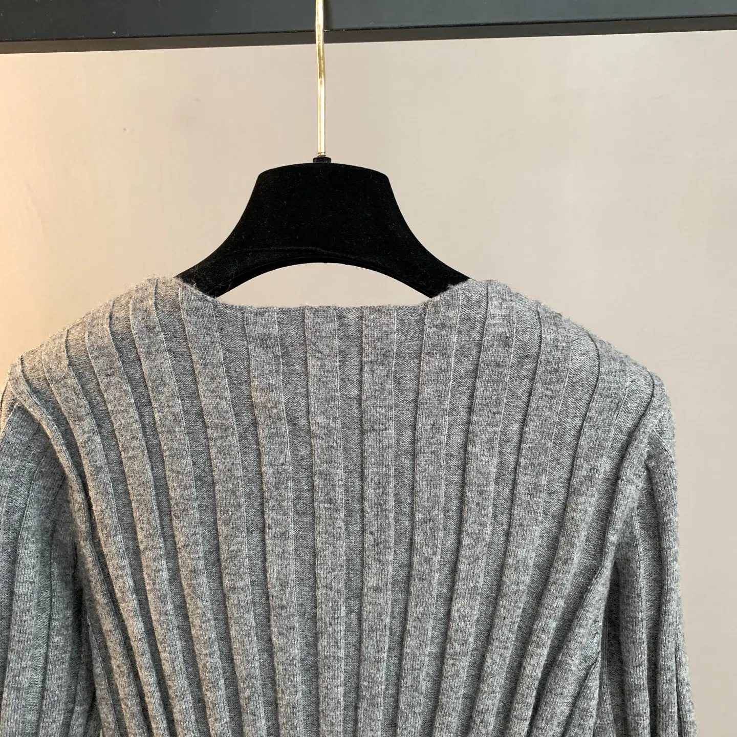 Ribbed Merino Wool V-Neck Sweater D24024188 — view 4