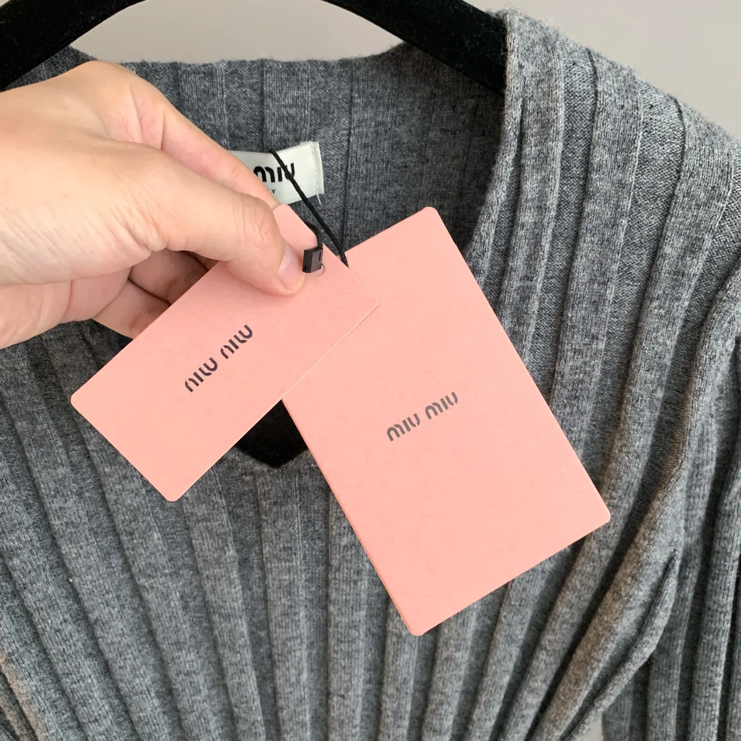 Ribbed Merino Wool V-Neck Sweater D24024188 — view 5